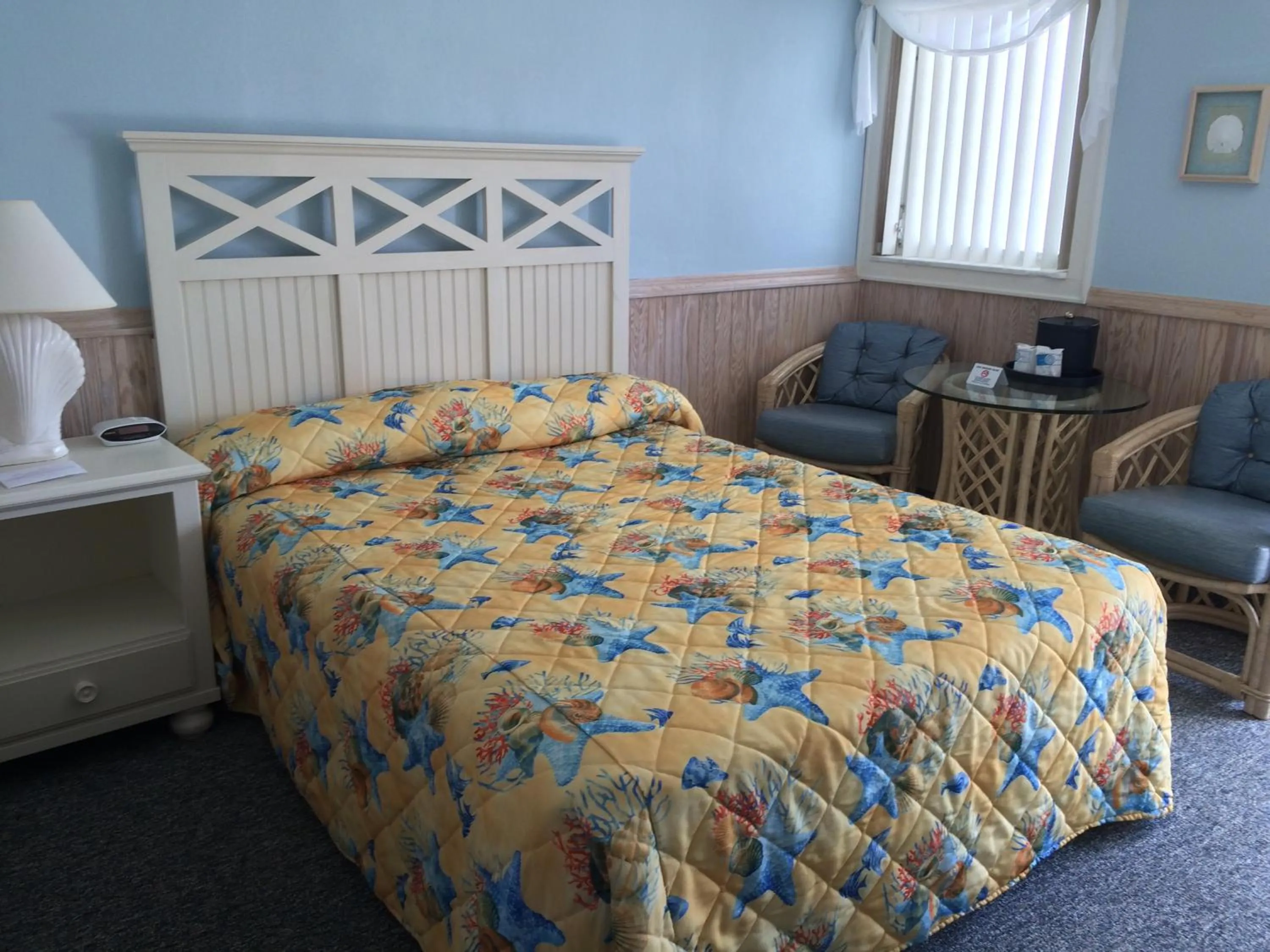 Bedroom, Bed in Windswept Motel