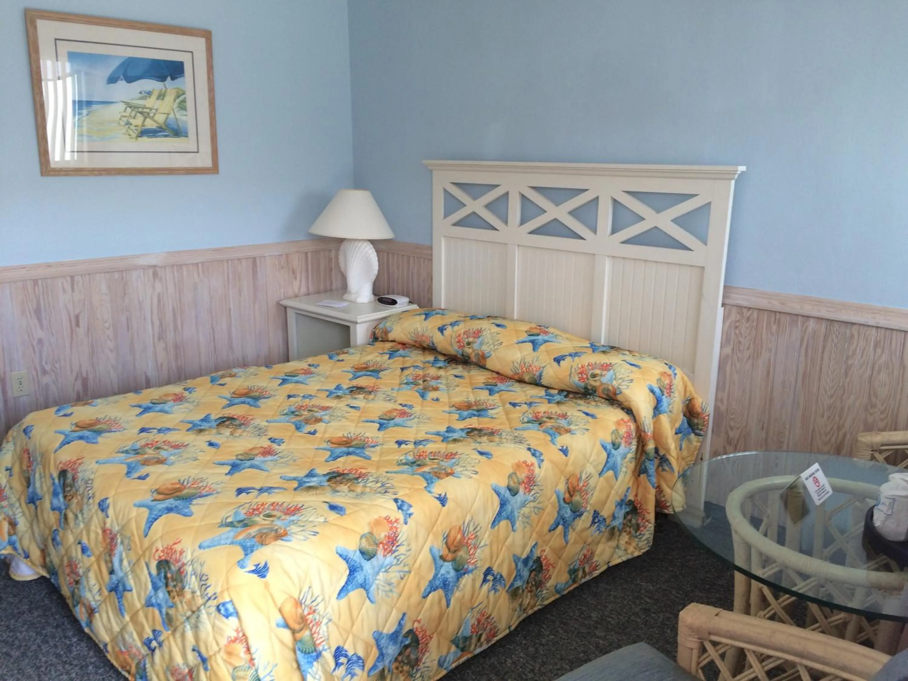 Bedroom, Bed in Windswept Motel