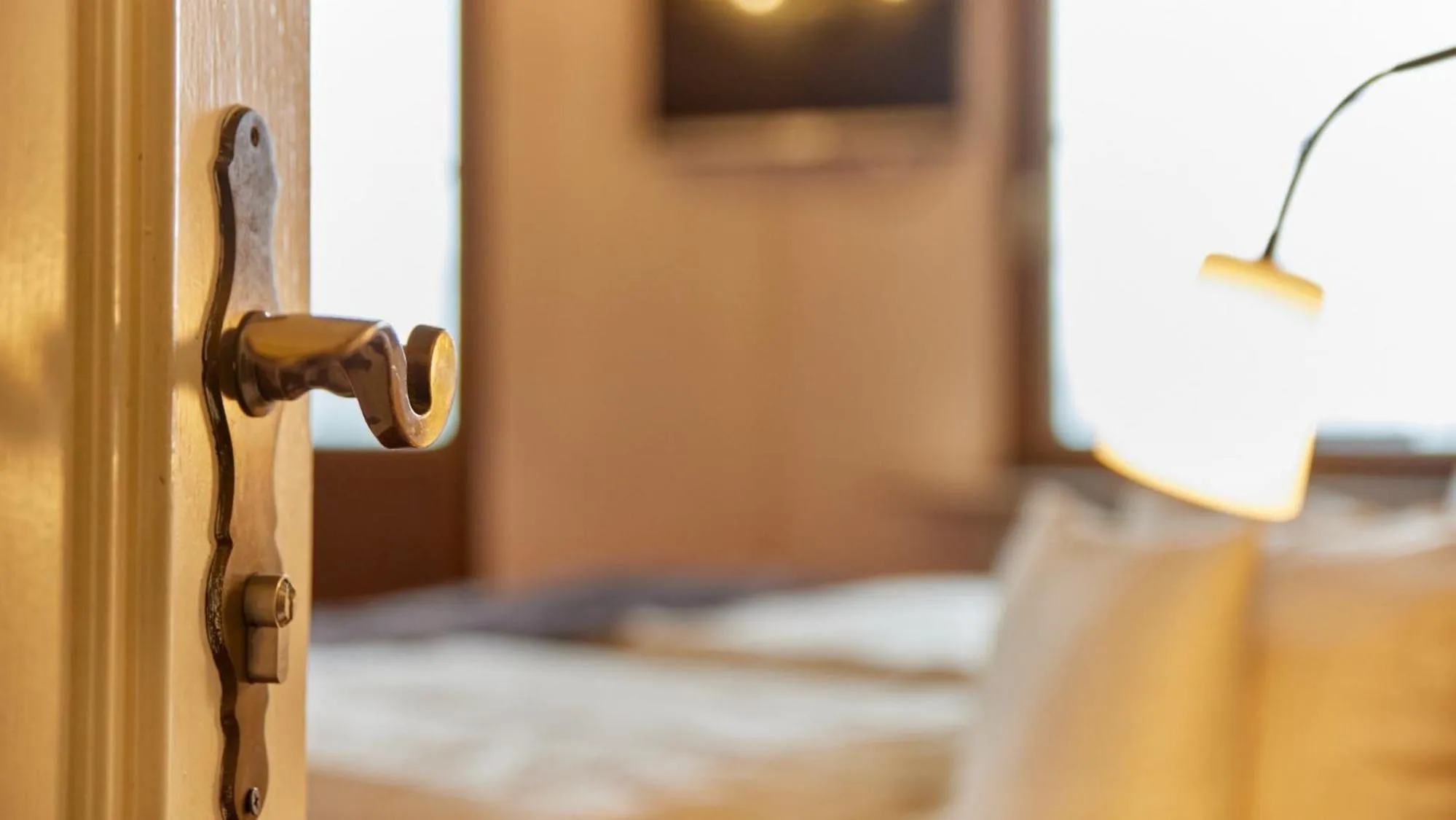 Photo of the whole room, Bed in Moselhotel Römischer Kaiser