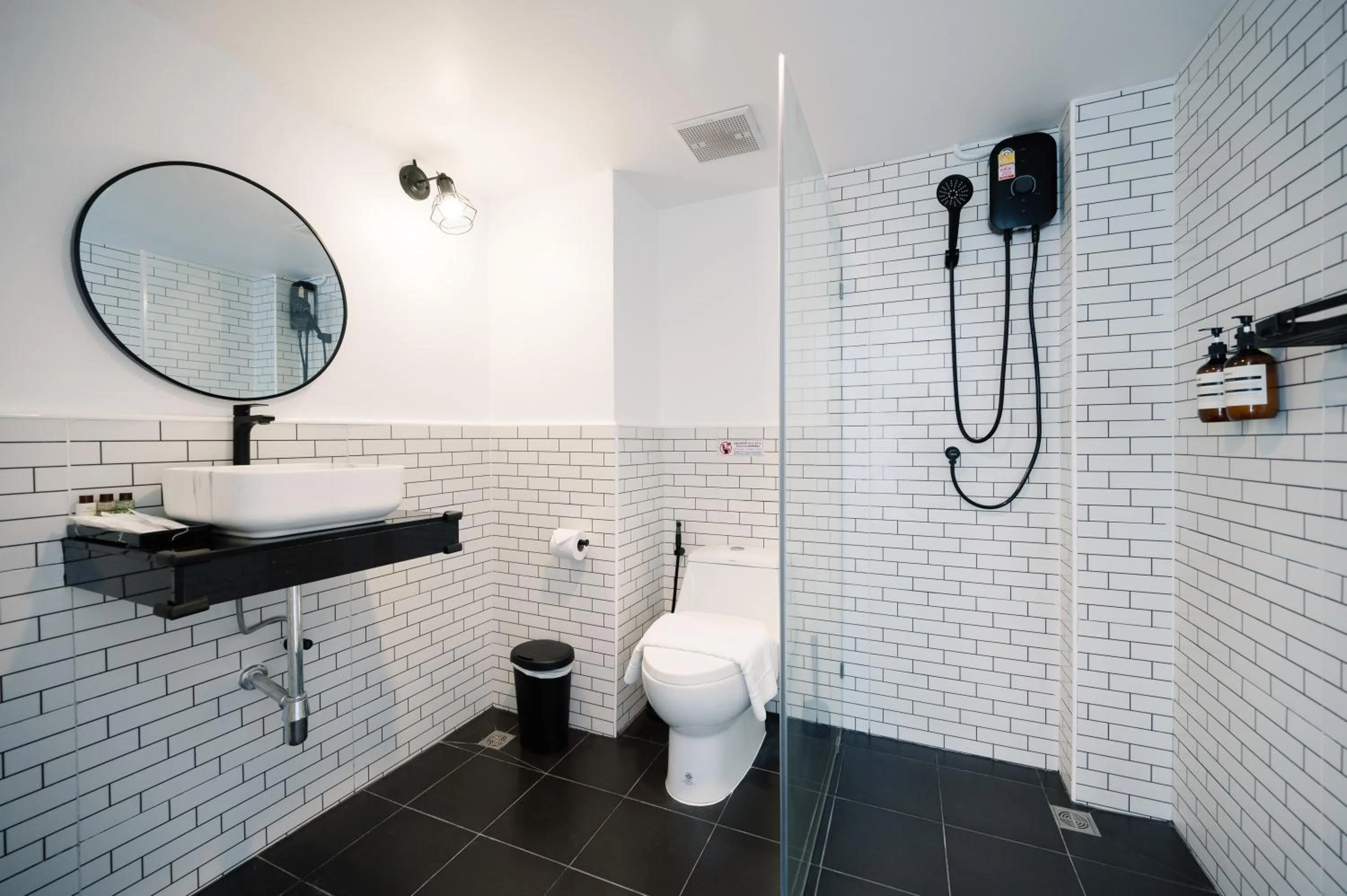 Shower in Mitt Haus (Lat Phrao Soi 5)