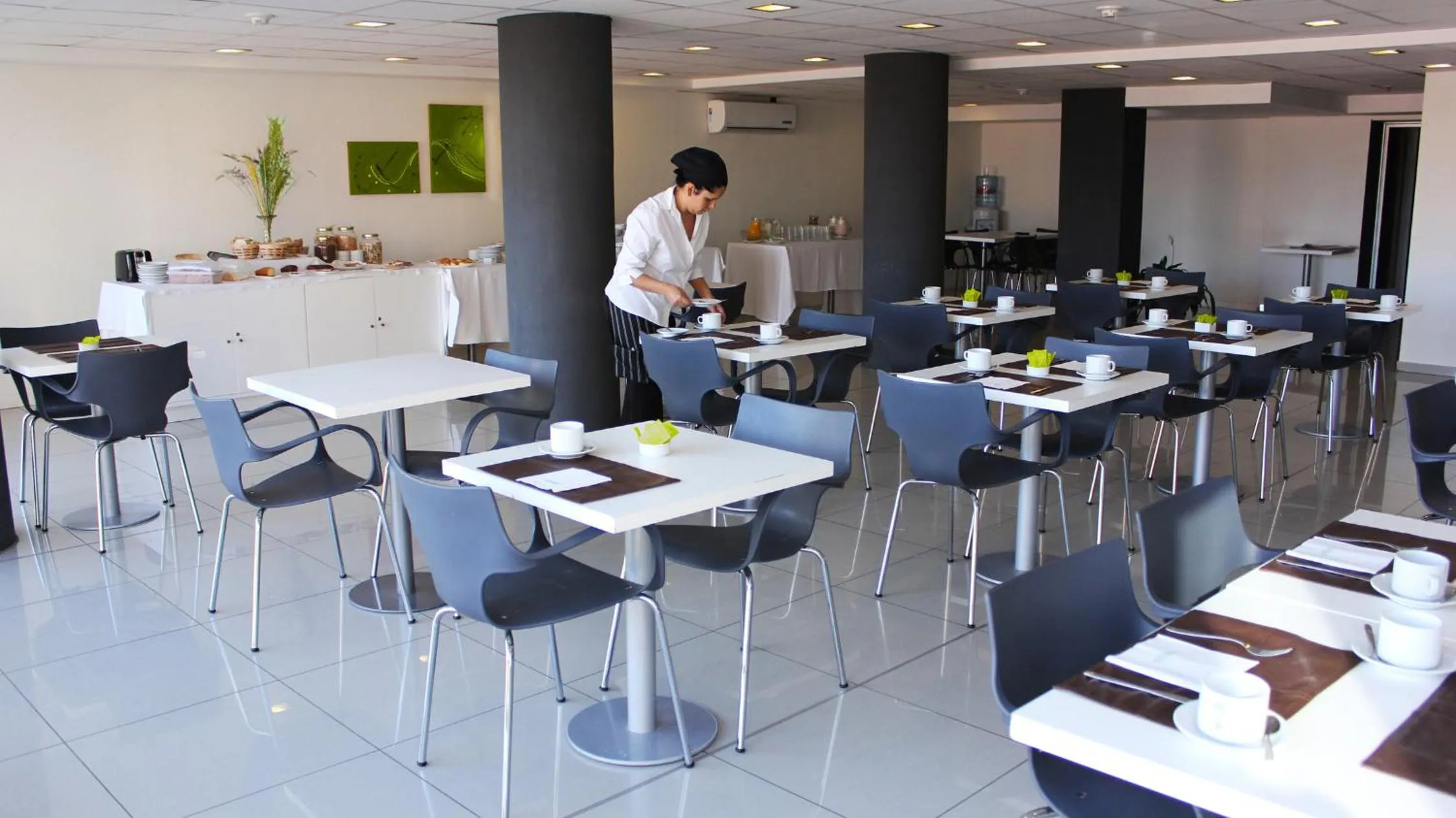 Restaurant/places to eat in Hotel NEU 354