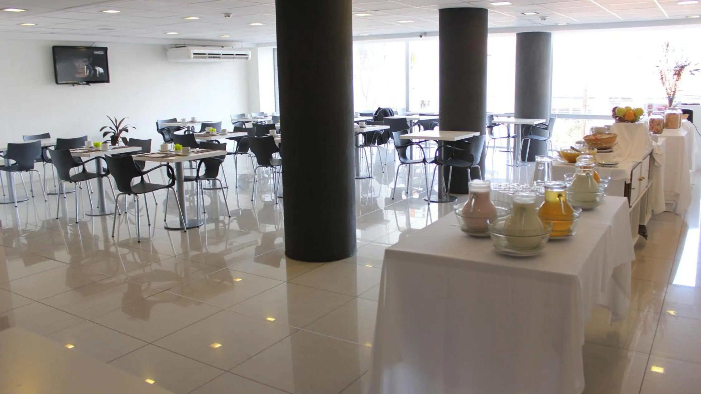 Restaurant/places to eat in Hotel NEU 354