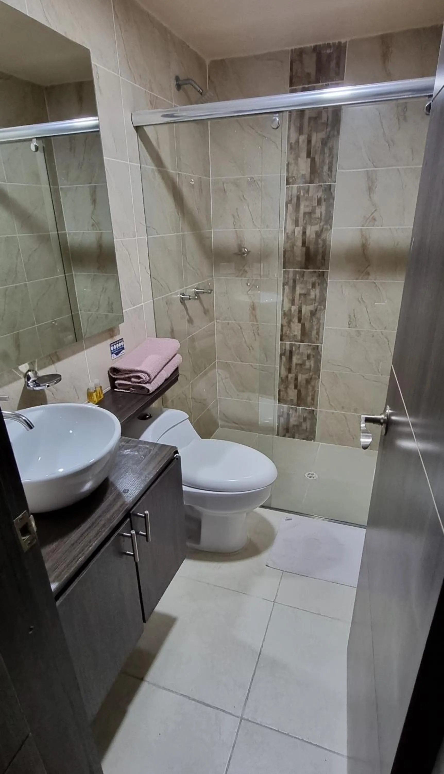 Bathroom in Stay Blue Hotel