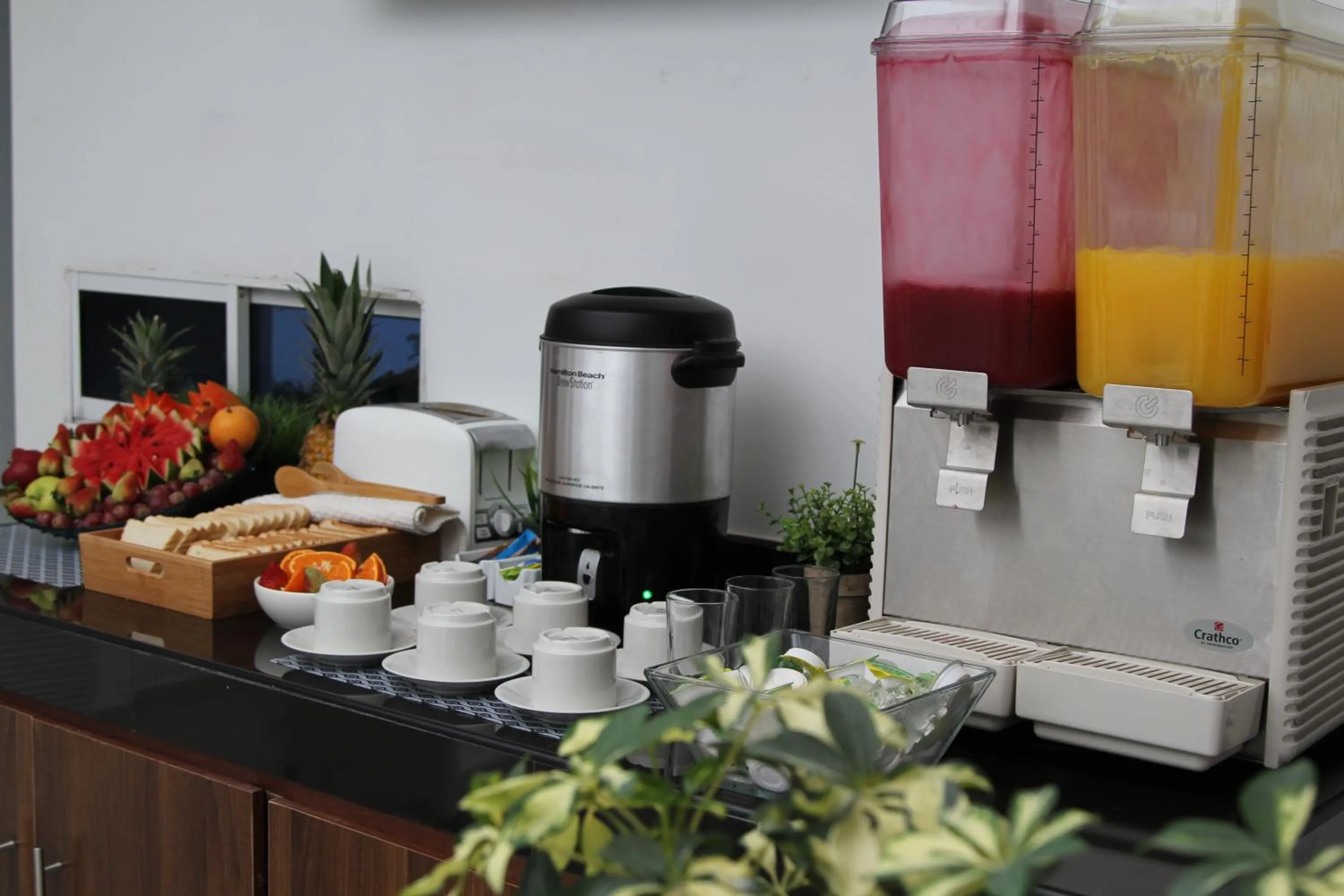 Kitchen or kitchenette in Azuán Suites Hotel By GEH Suites