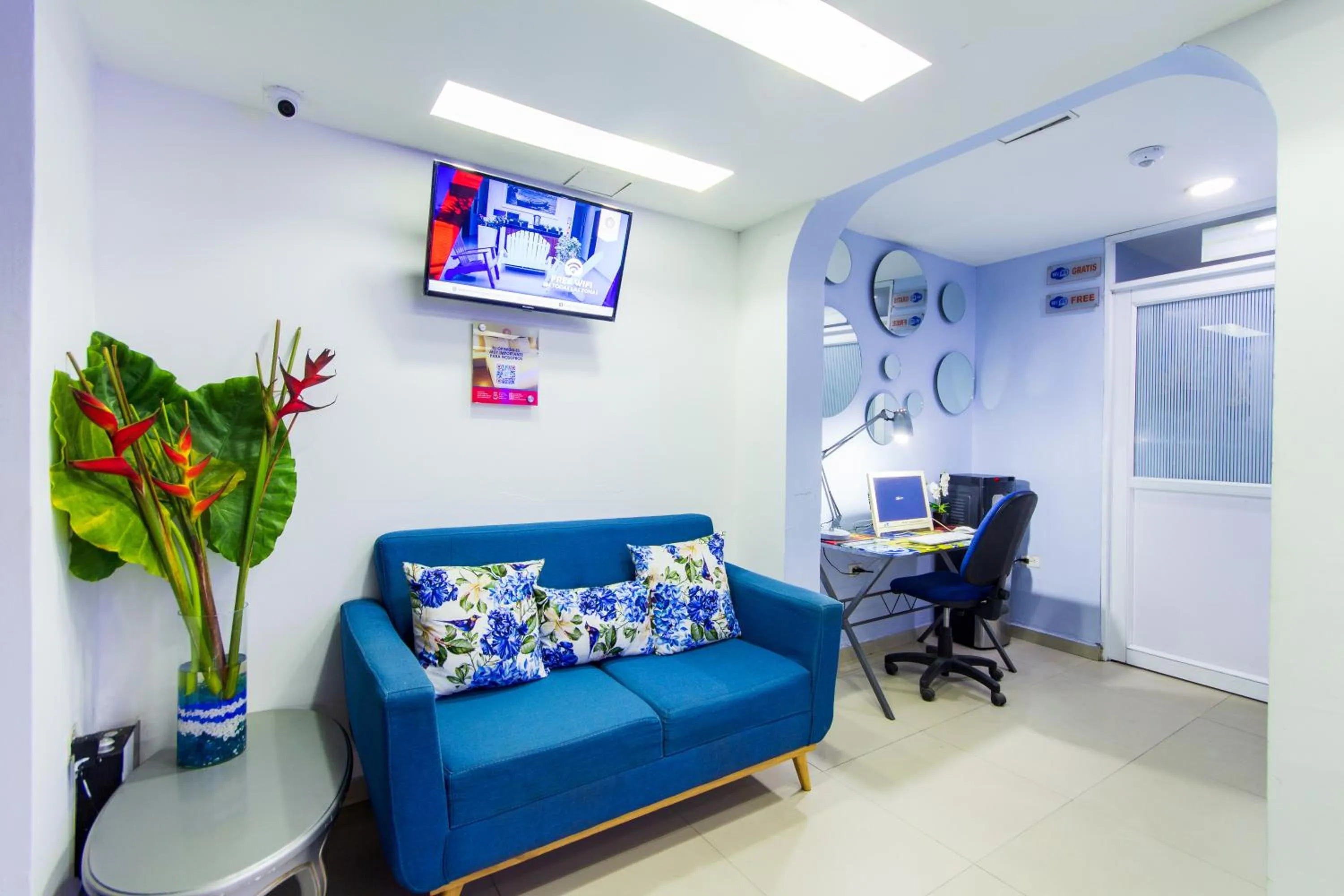 Lobby or reception in Azuán Suites Hotel By GEH Suites