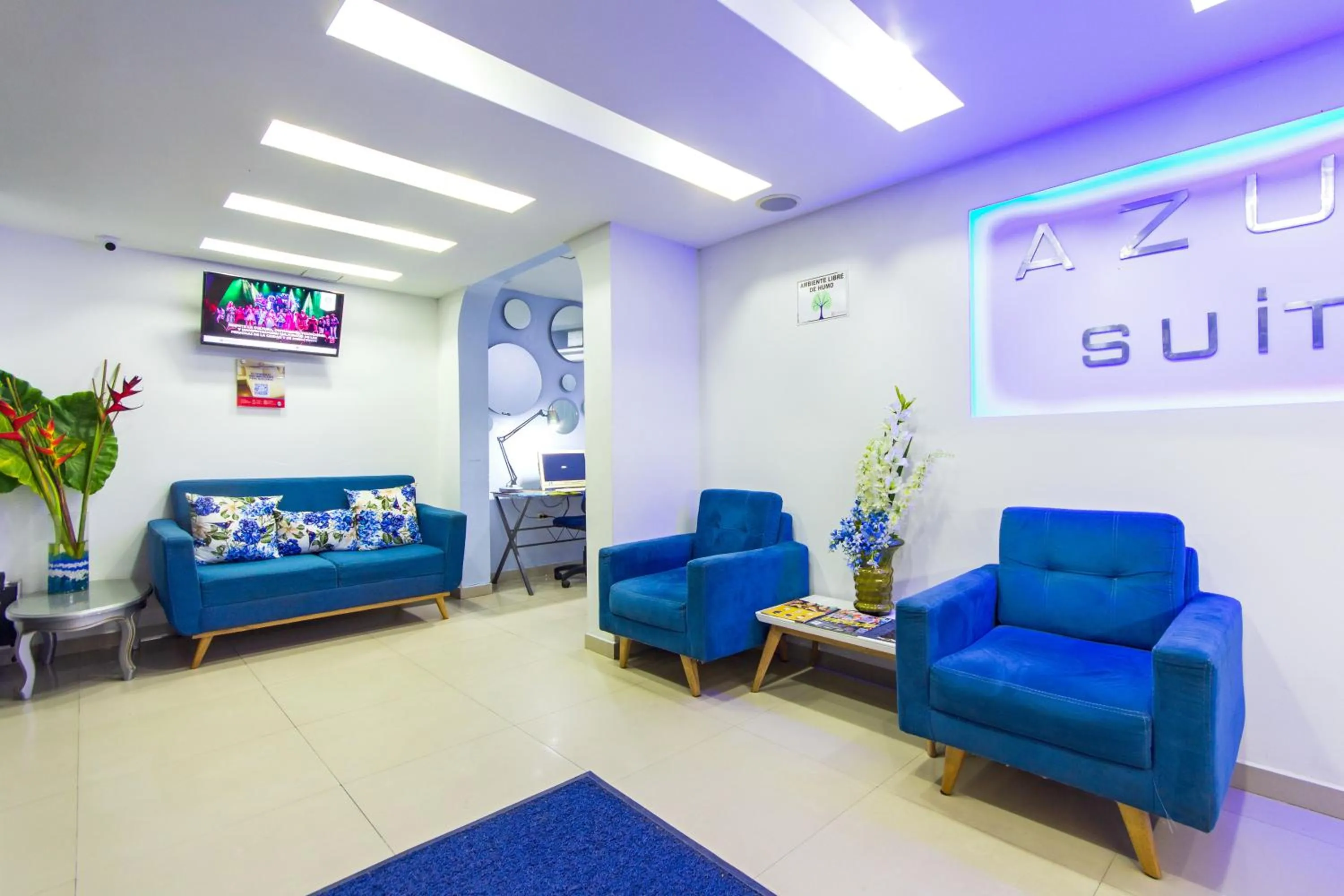 Lobby or reception in Azuán Suites Hotel By GEH Suites