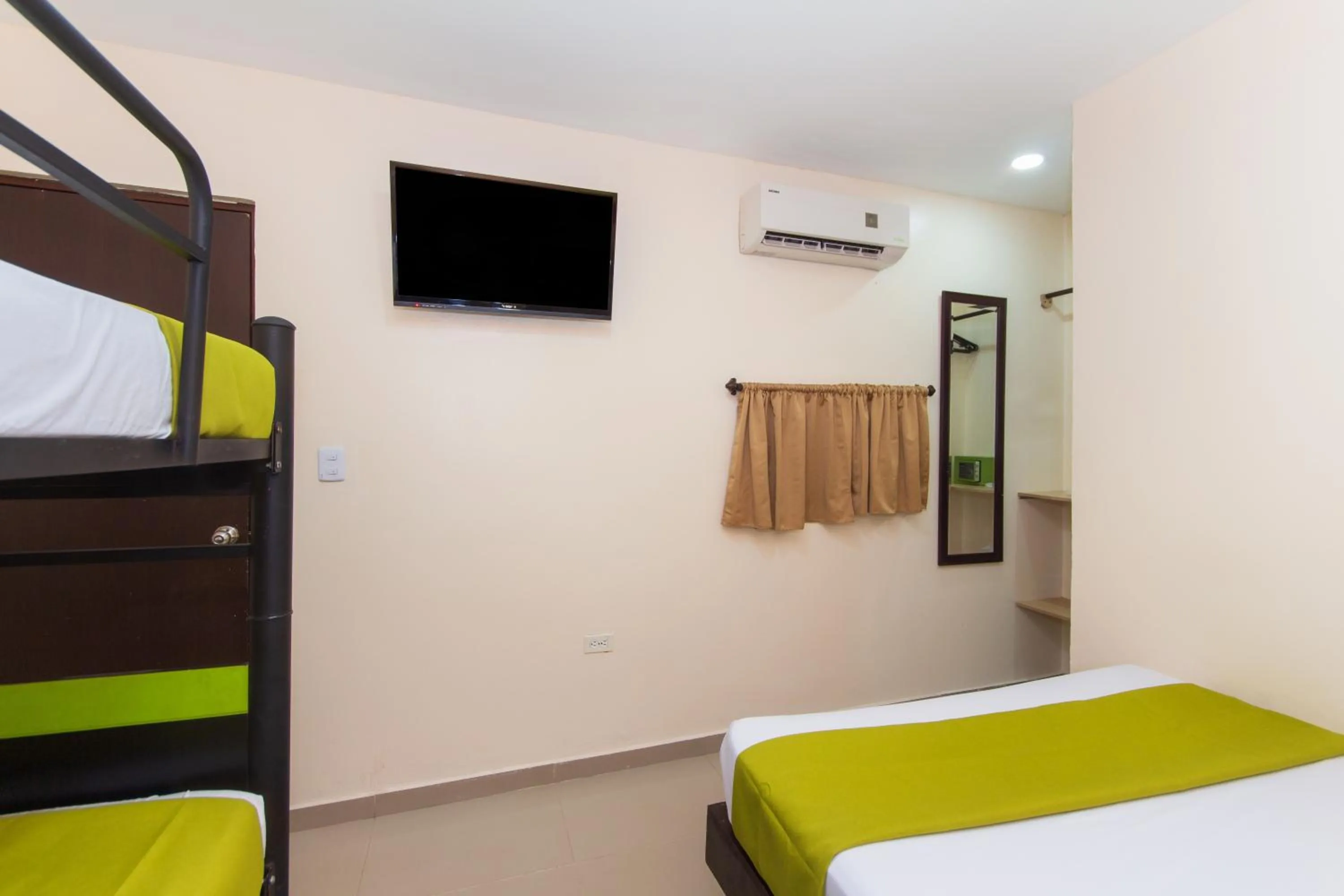 TV and multimedia, Bed in Azuán Suites Hotel By GEH Suites