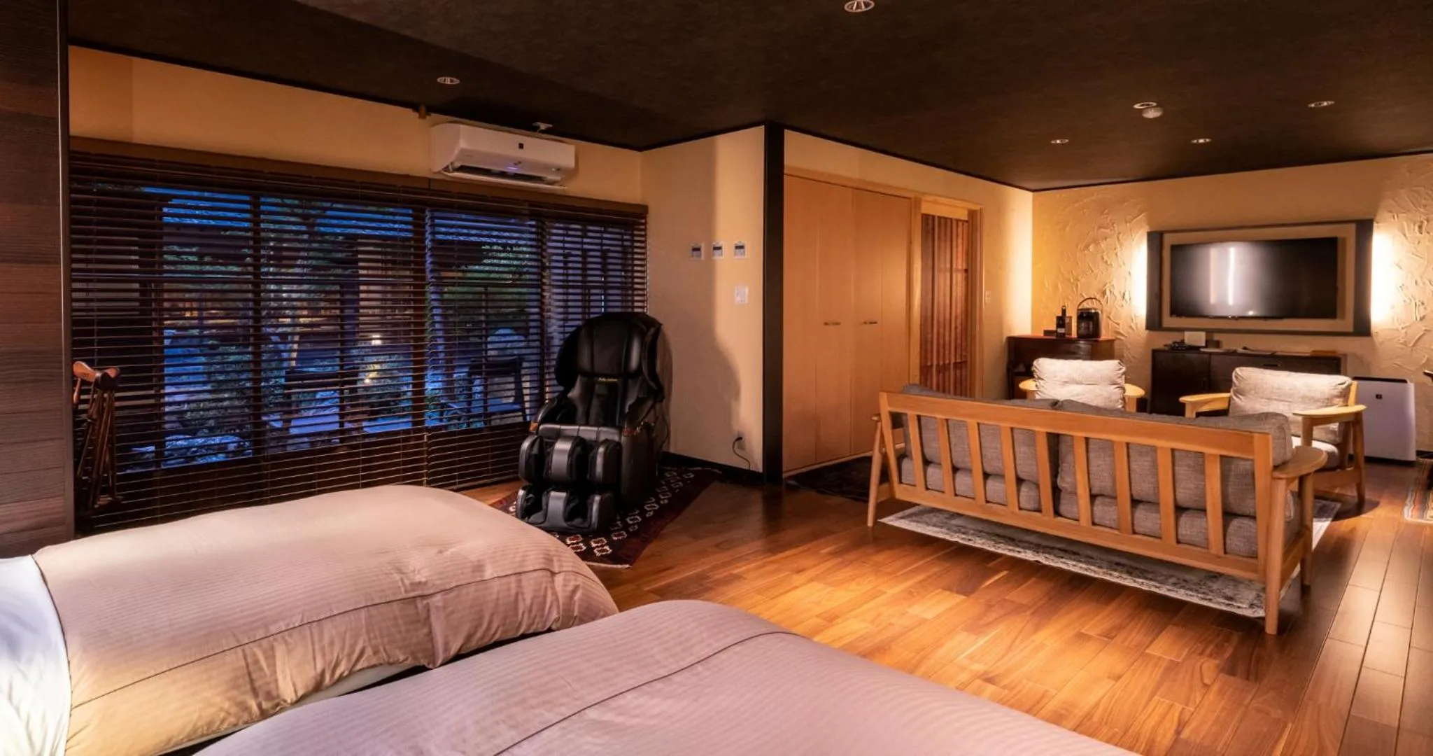 Photo of the whole room, Bed in Kakujoro