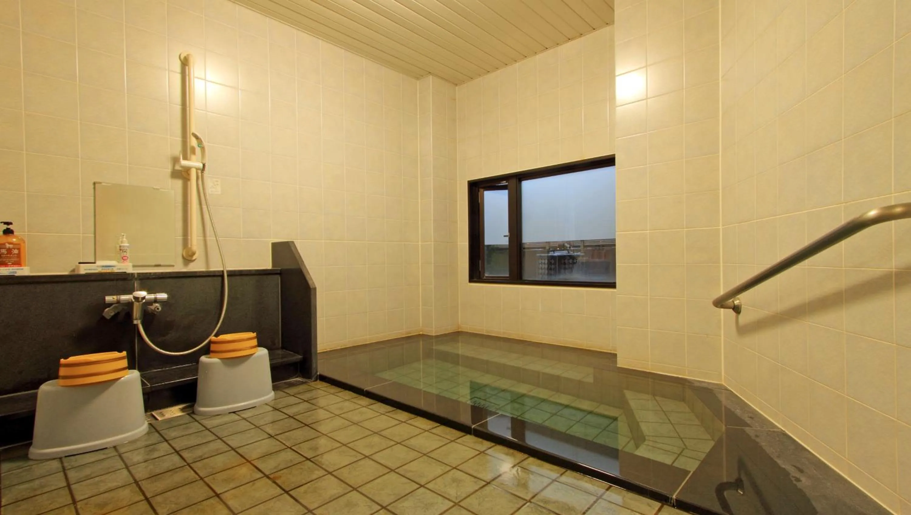 Hot Spring Bath in Hotel Hana Isawa