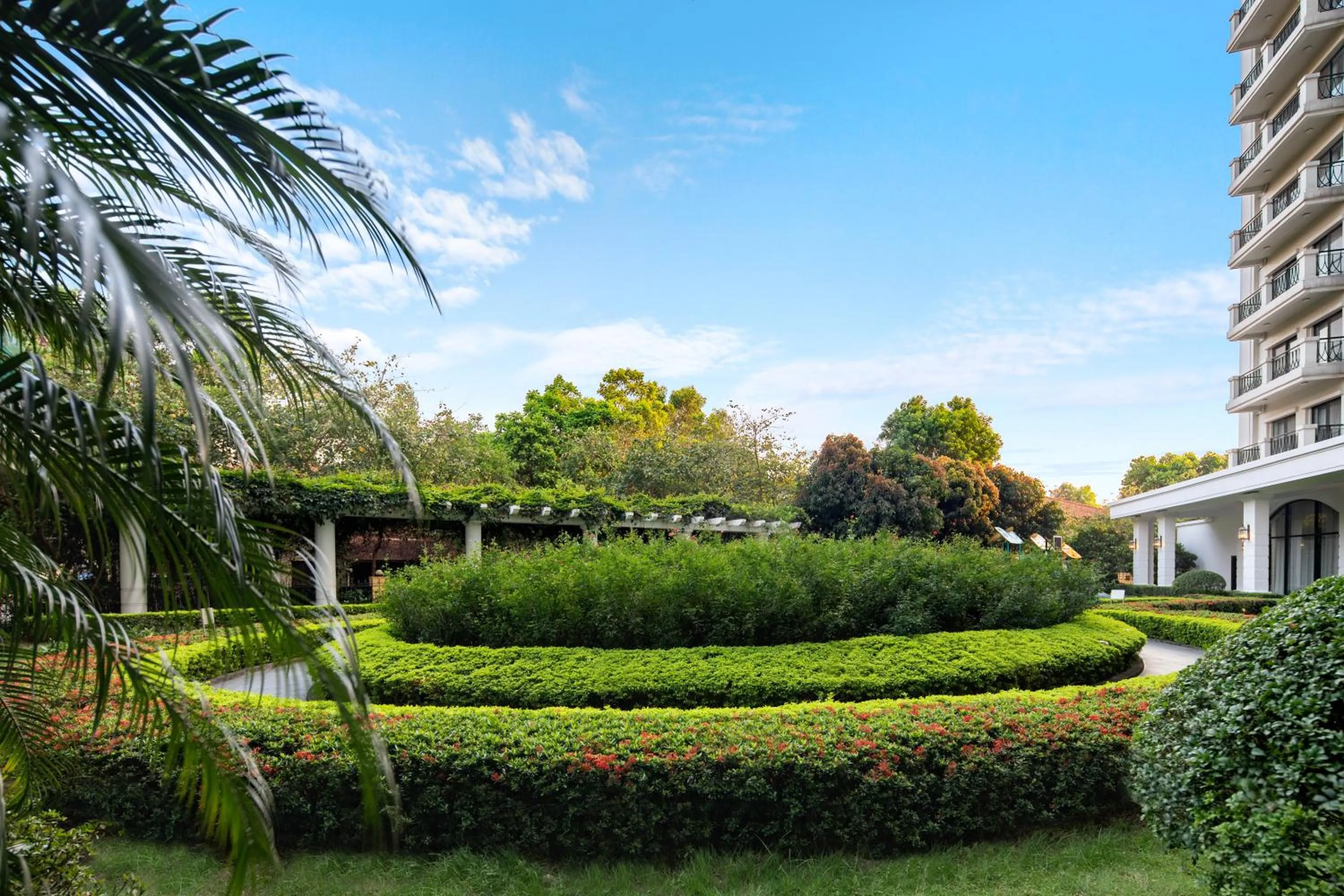 Garden in Elegant Suites Westlake