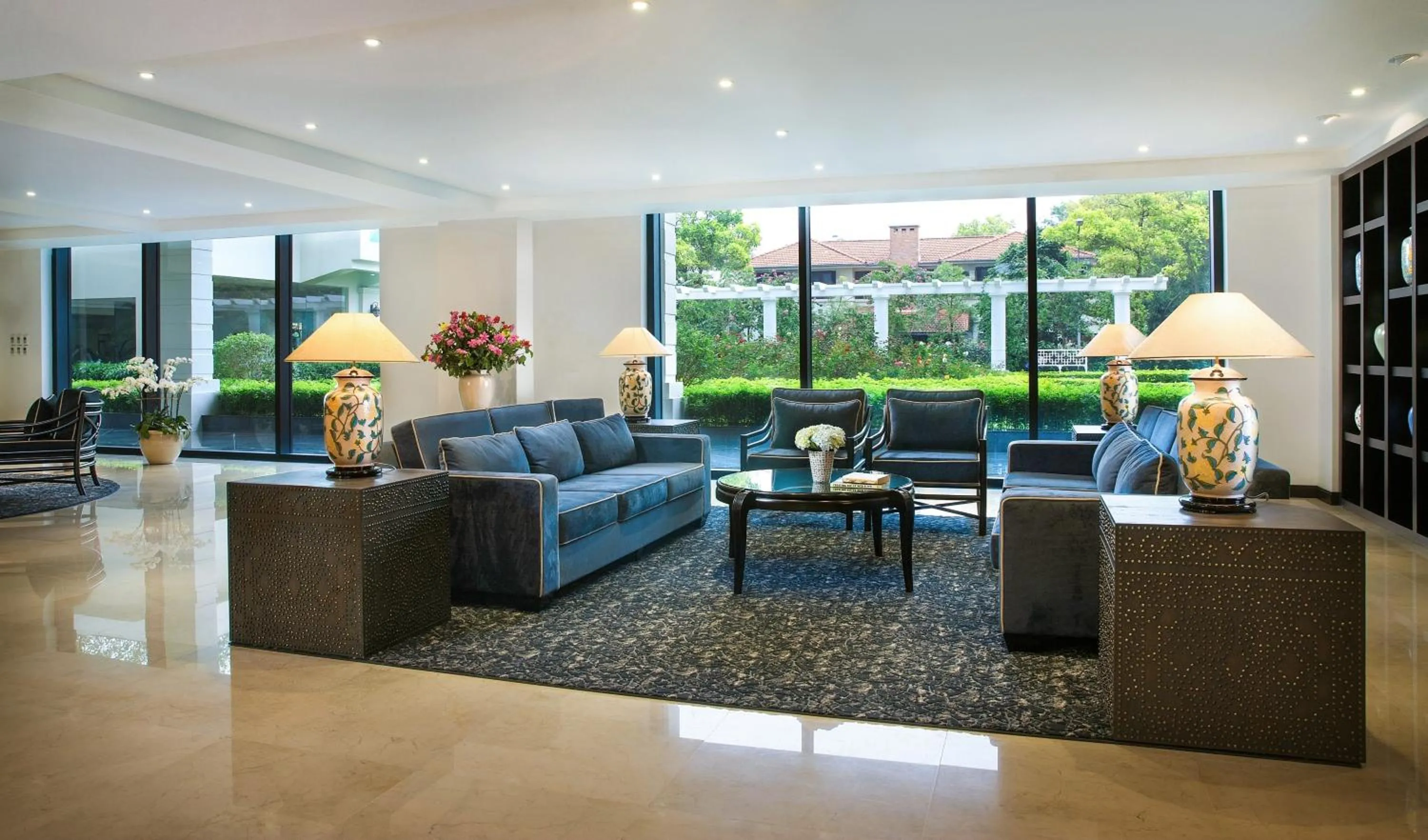 Lobby or reception in Elegant Suites Westlake