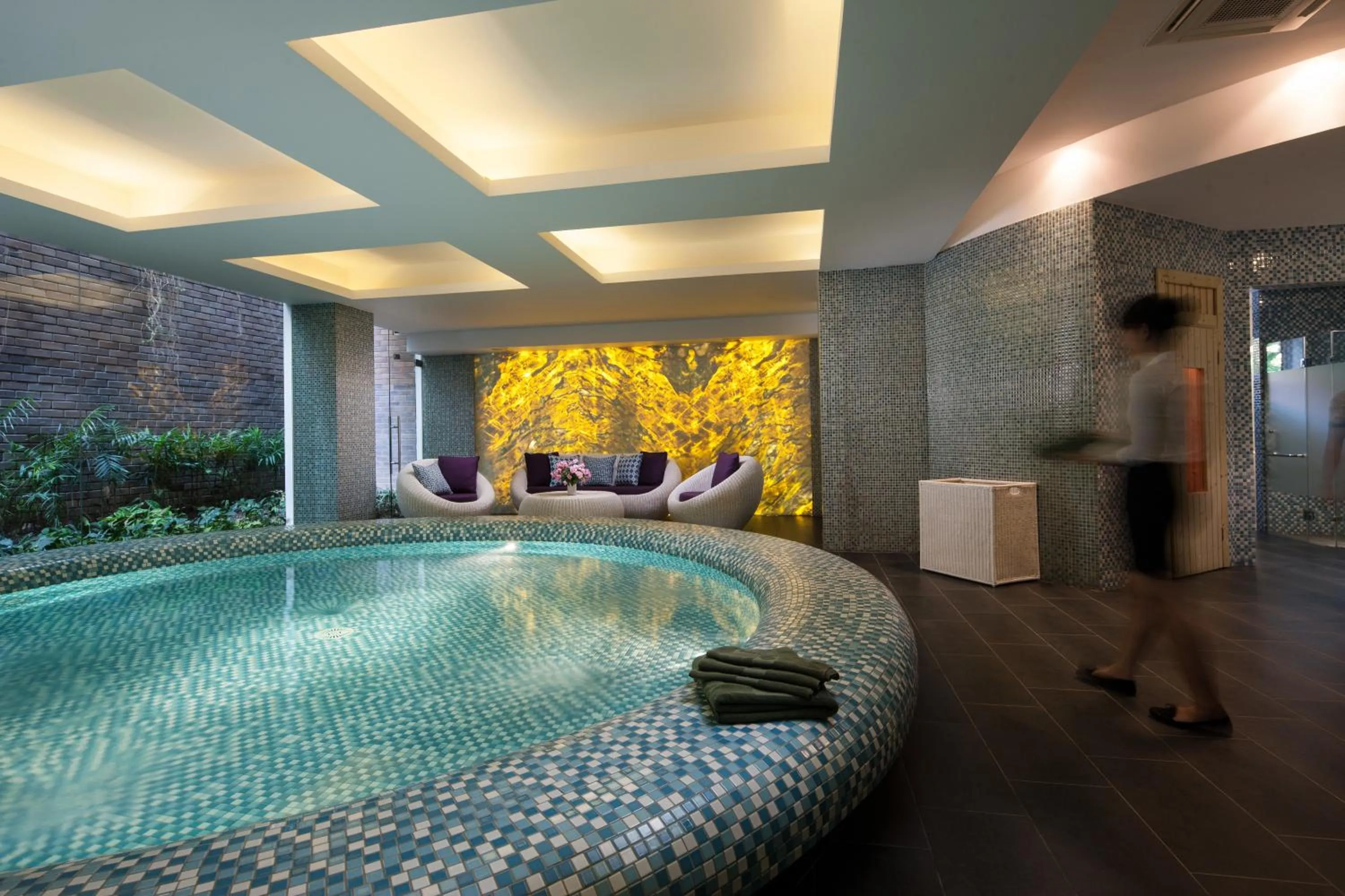 Swimming pool in Elegant Suites Westlake