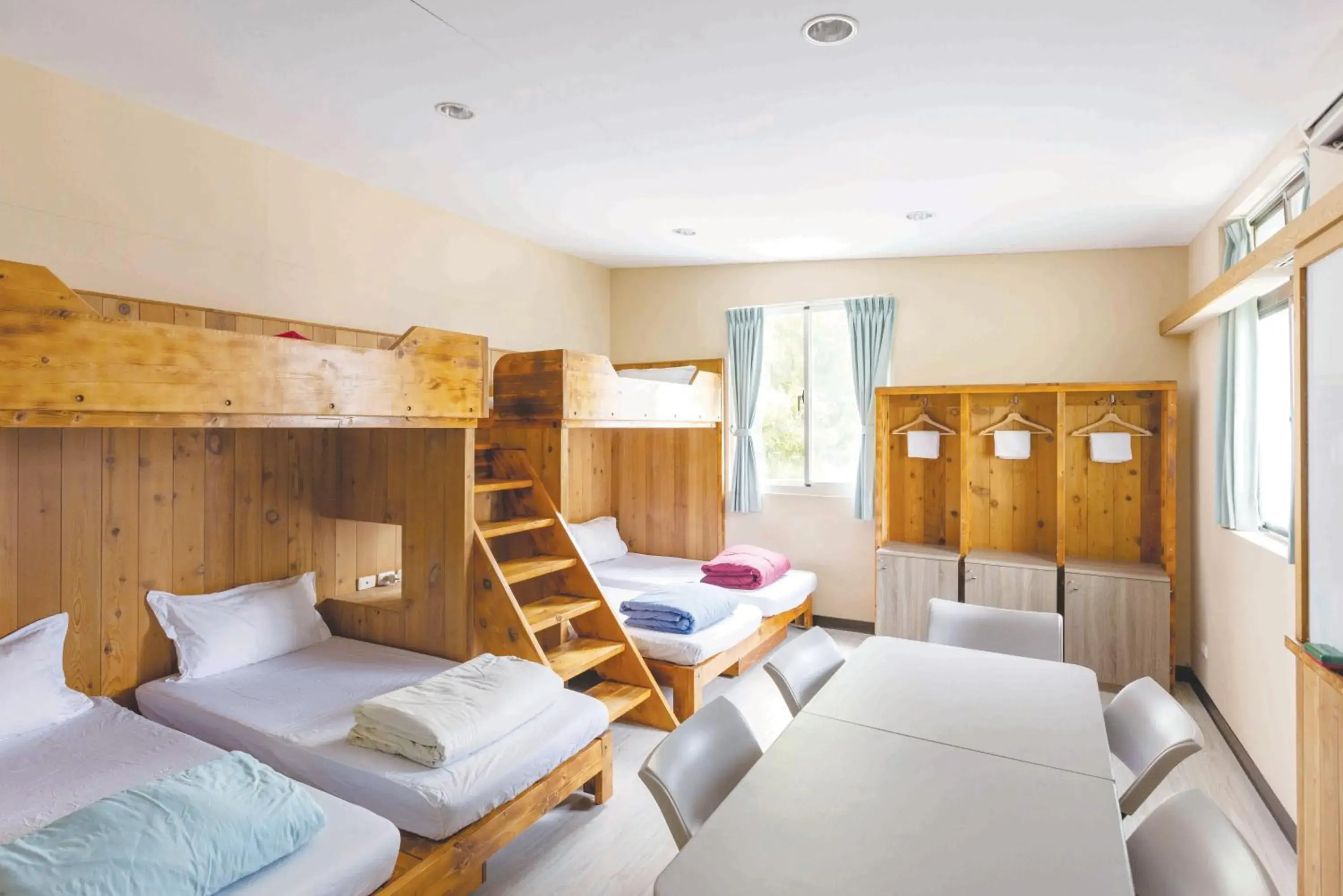 Family Room with Shared Bathroom in REST Book & Bed Family Room with Shared Bathroom in REST Book & Bed