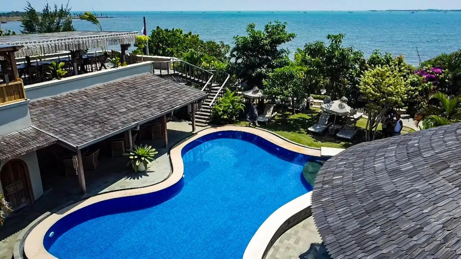 Property building in Villa Suerte