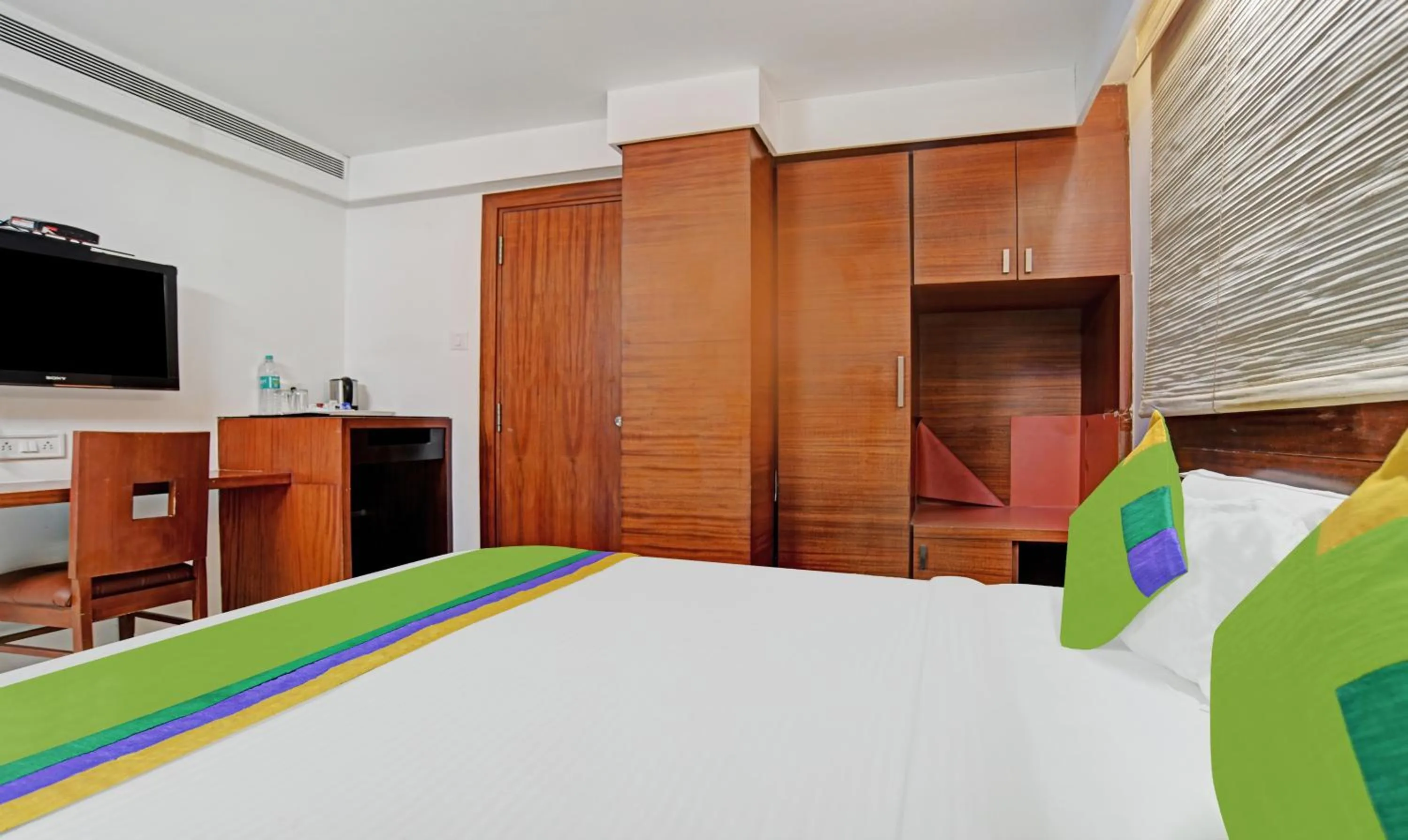 Bedroom, Bed in Treebo Trend Cherry Tree