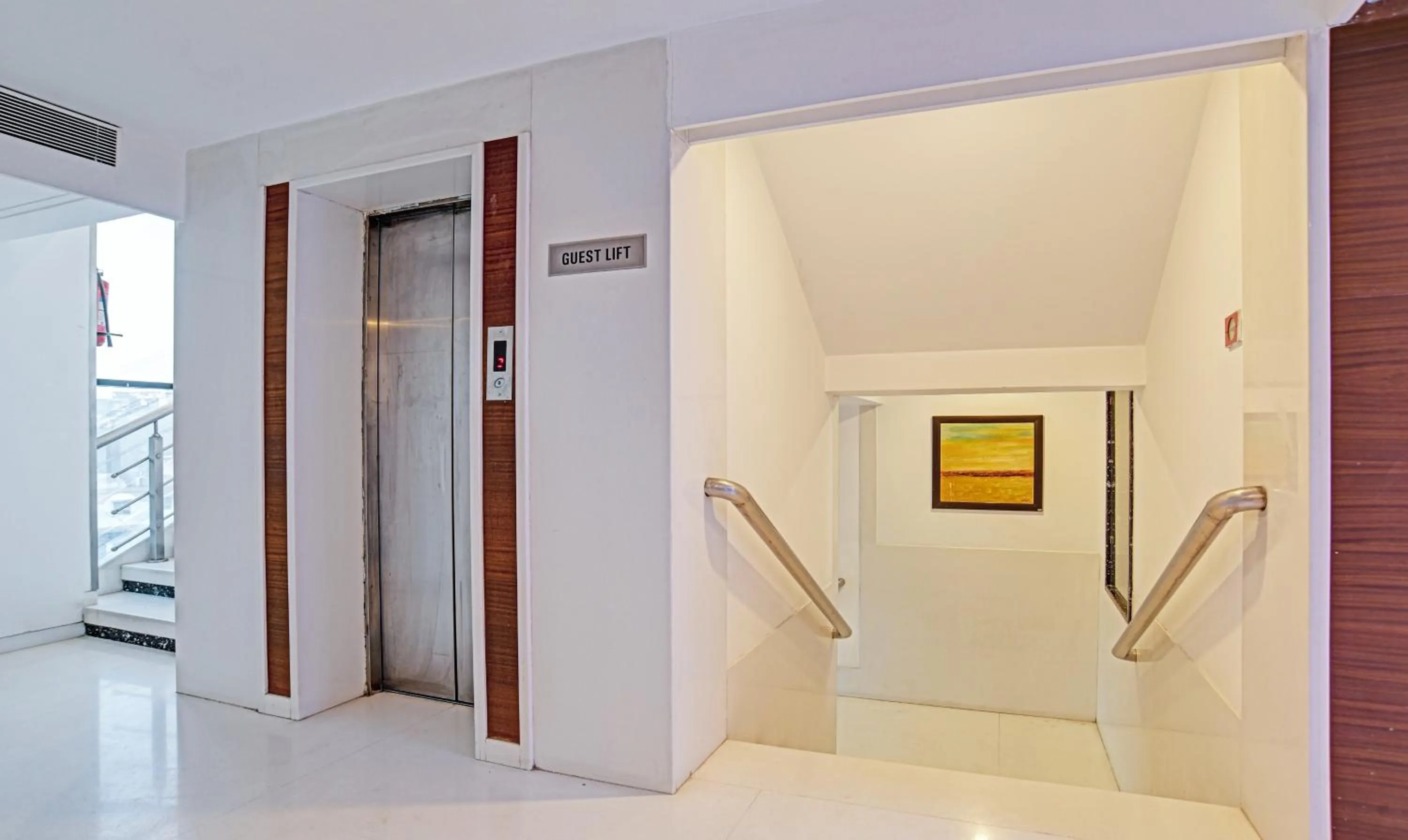 elevator in Treebo Trend Cherry Tree