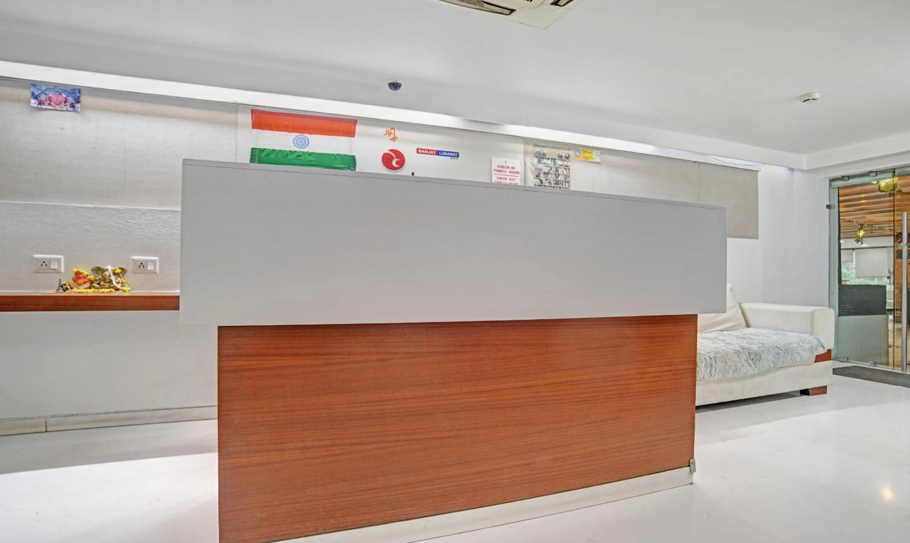 Lobby or reception in Treebo Trend Cherry Tree