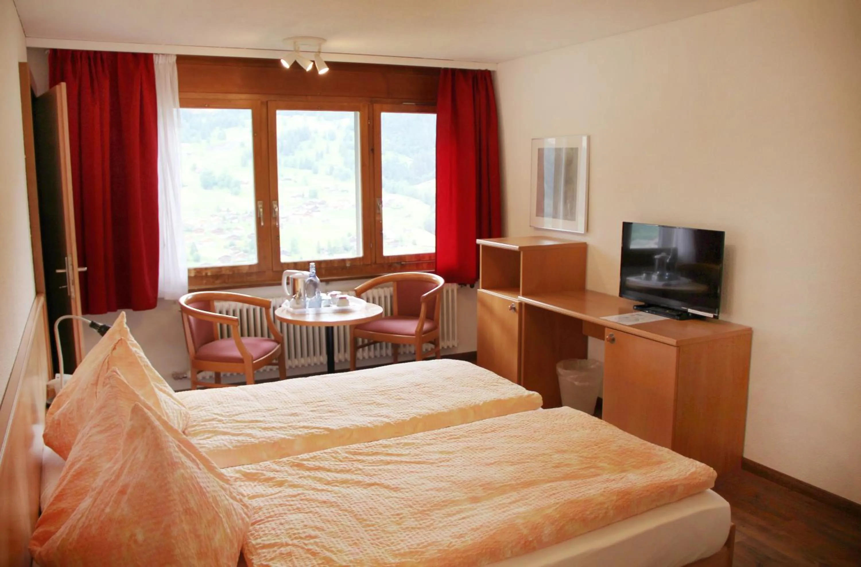 Photo of the whole room, Bed in Hotel Eigerblick