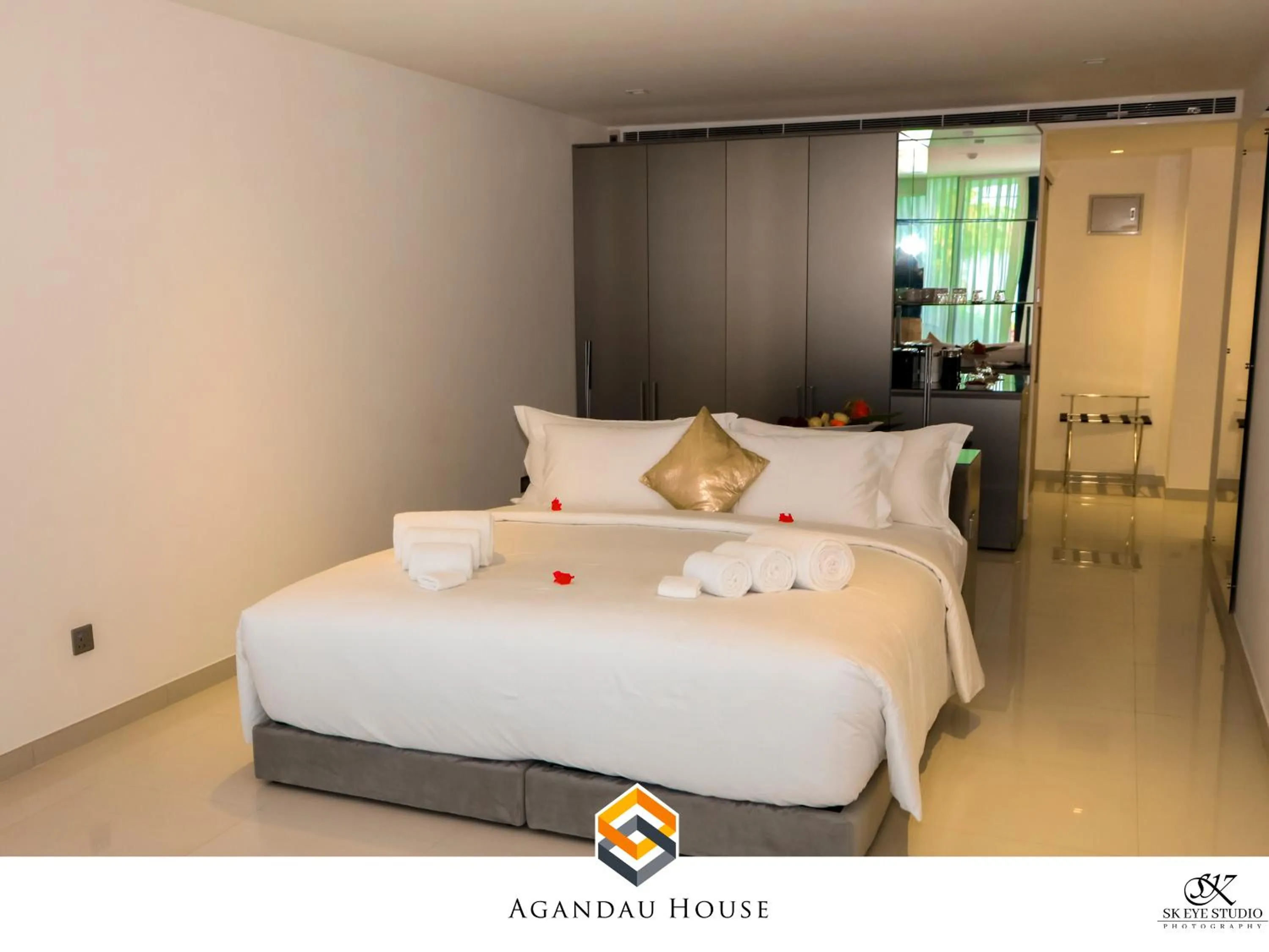 Shower, Bed in Agandau House