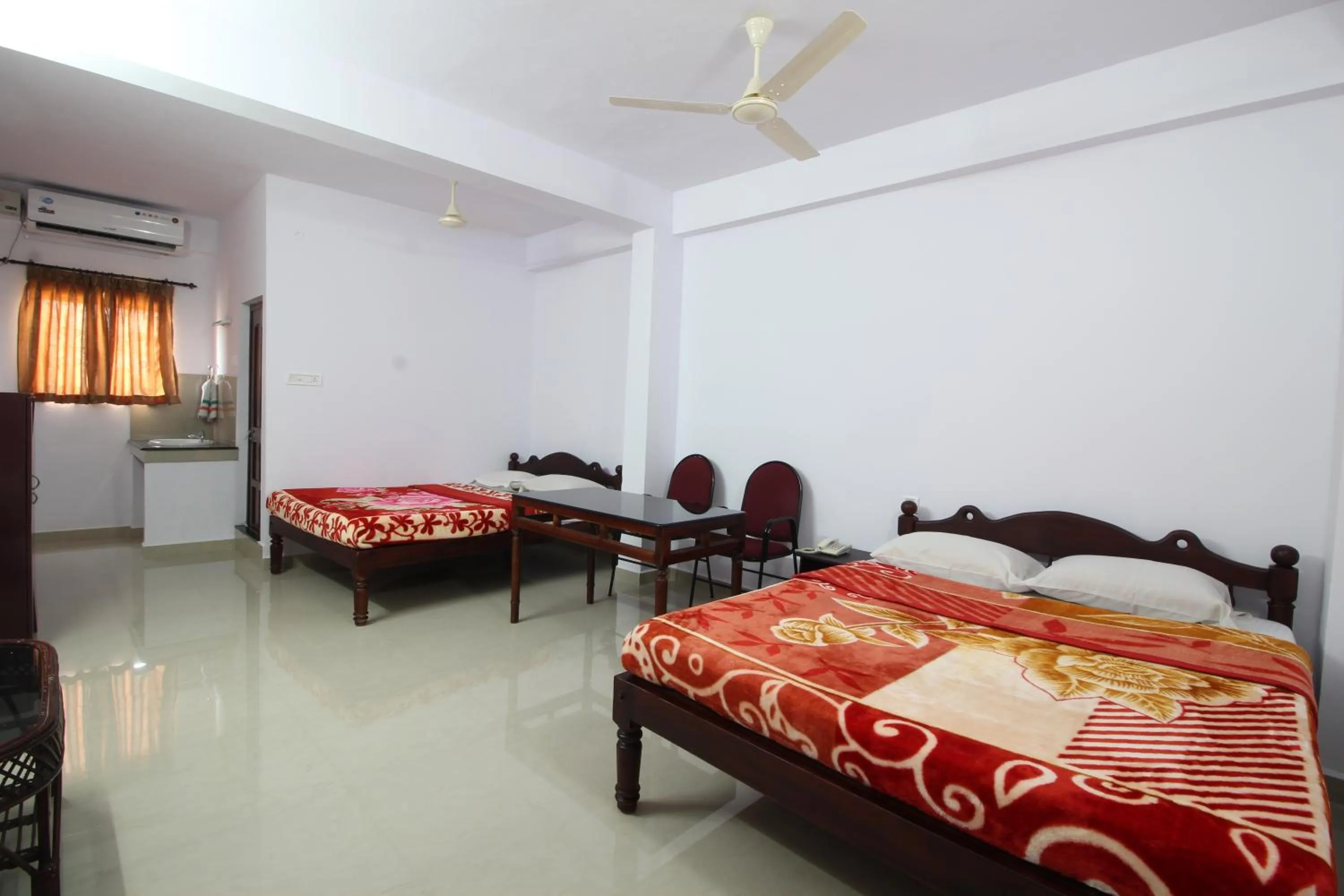 Bedroom, Bed in Dubai Hotel & Restaurant Kumarakom