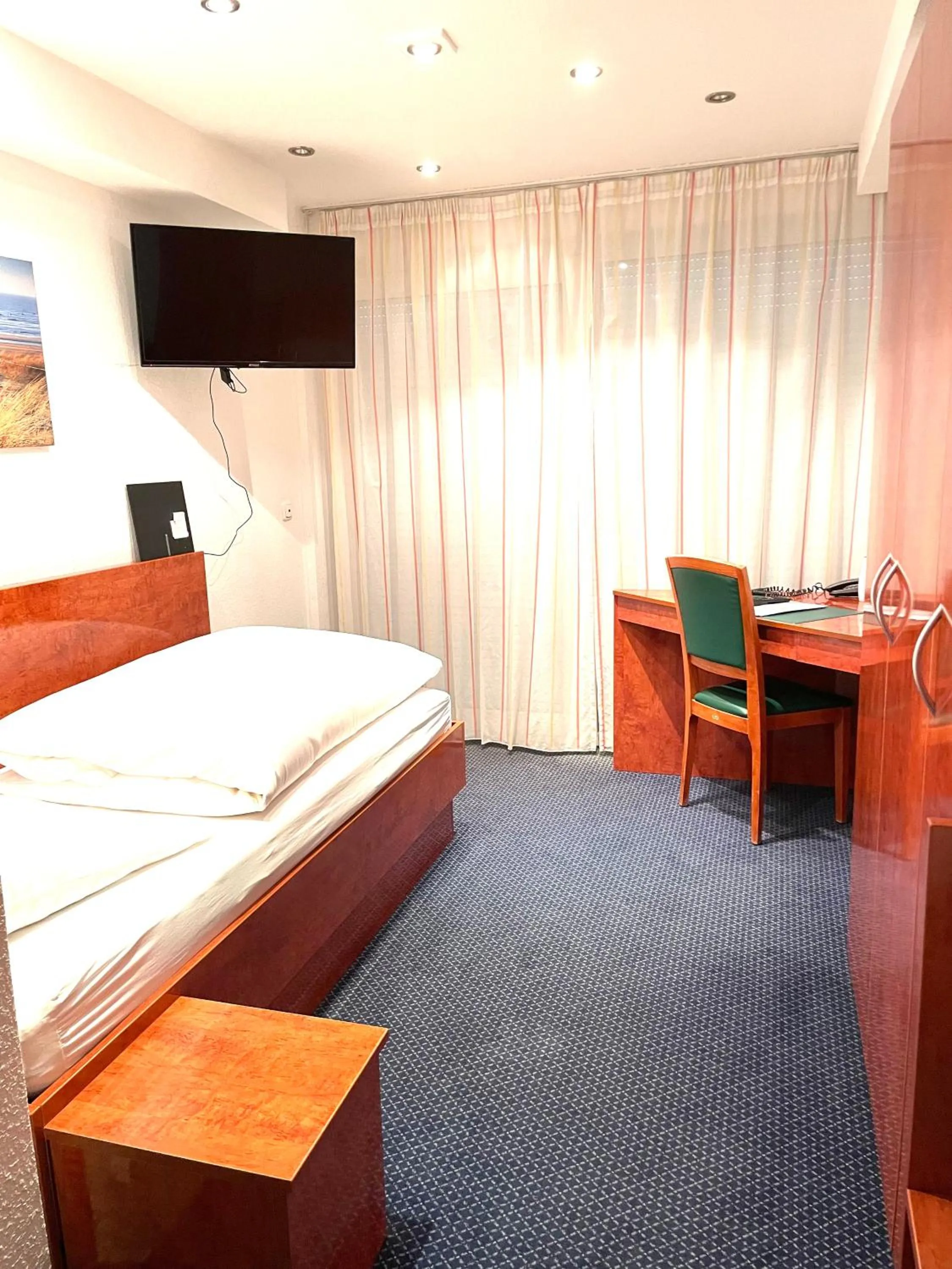 Bed in Hotel Merkenich