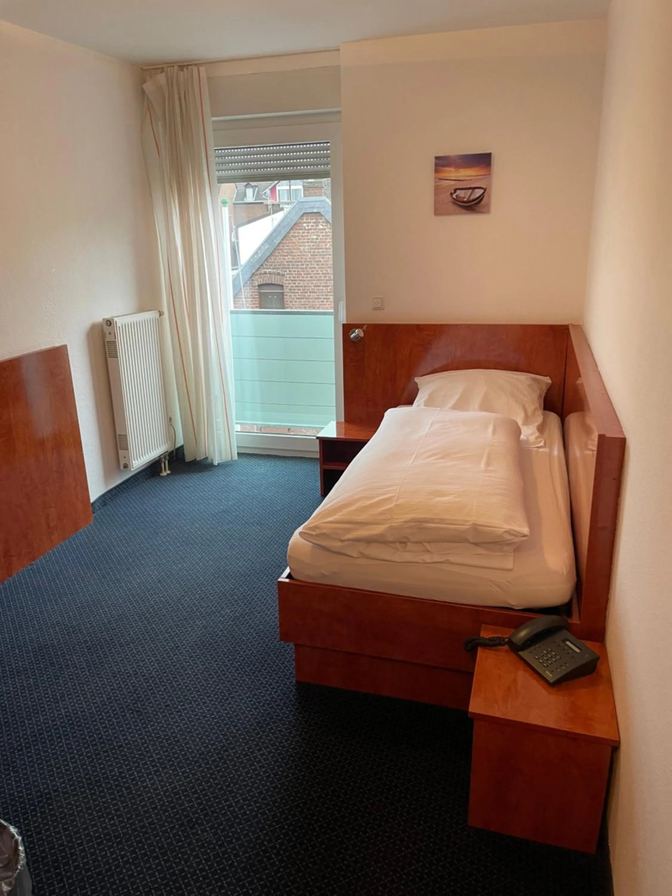 Bed in Hotel Merkenich