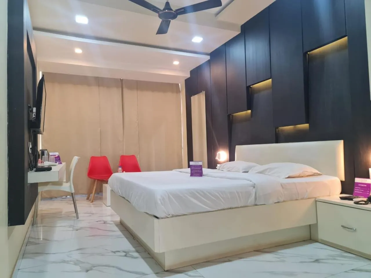 Bed in VITS Select Grand Inn, Ratnagiri