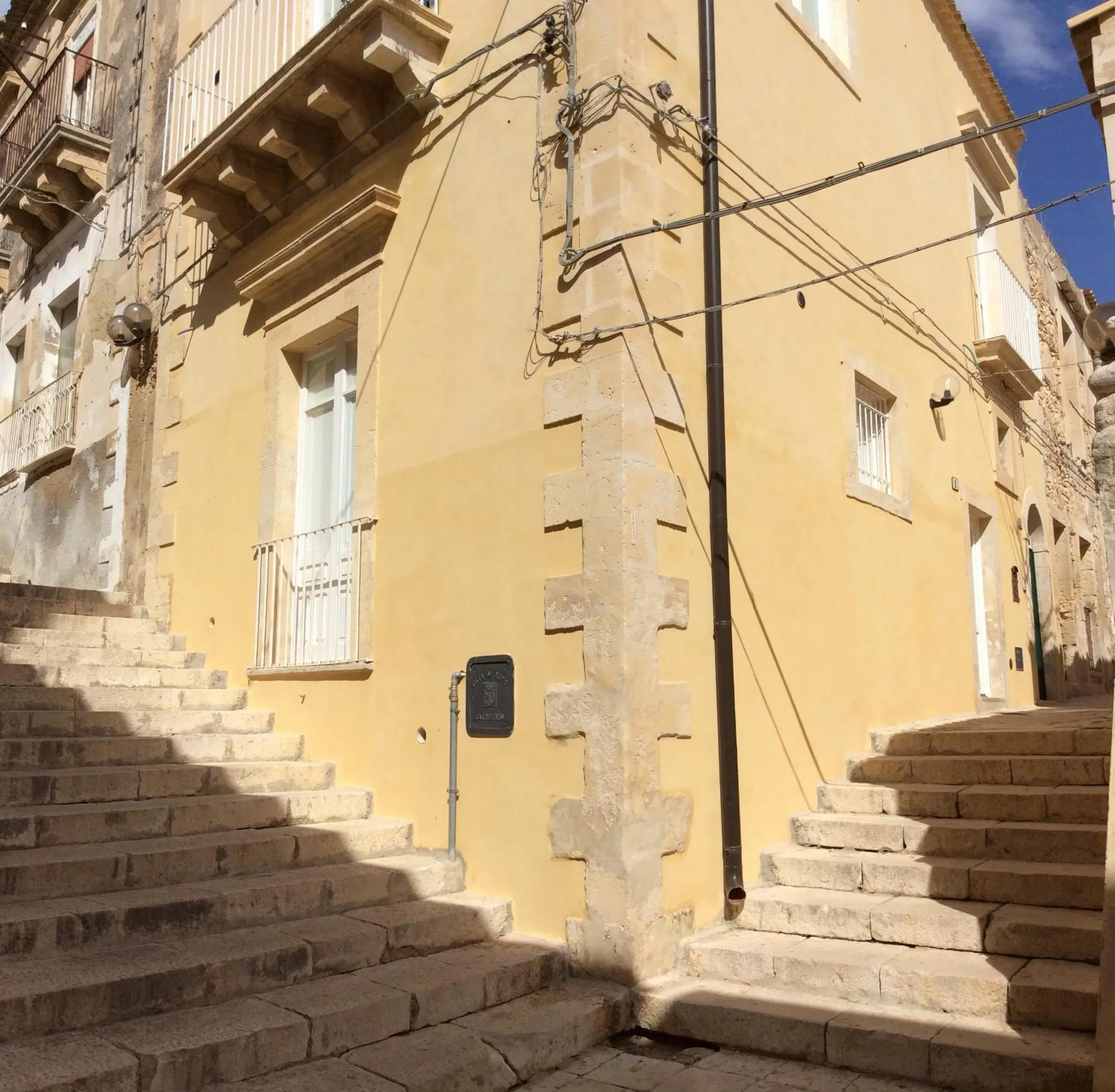Facade/entrance in Casa Camelia