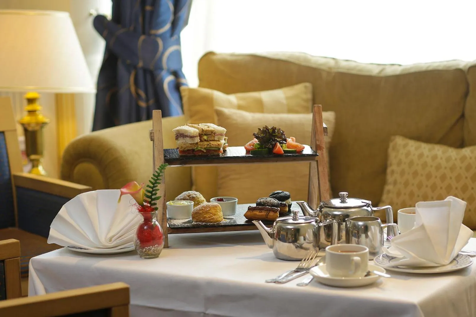 Restaurant/places to eat in Tiverton Hotel Lounge & Venue