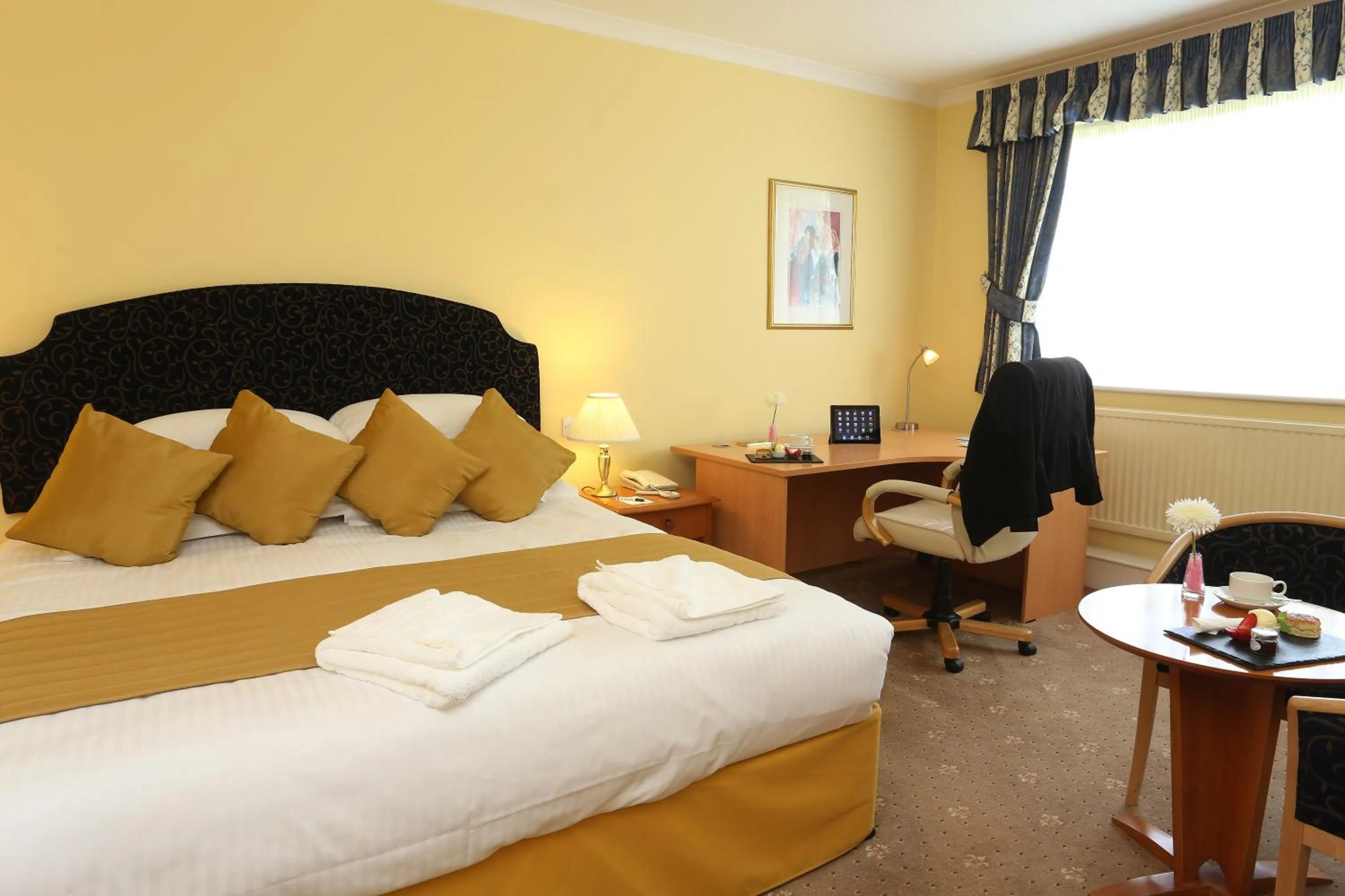 Bedroom, Bed in Tiverton Hotel Lounge & Venue