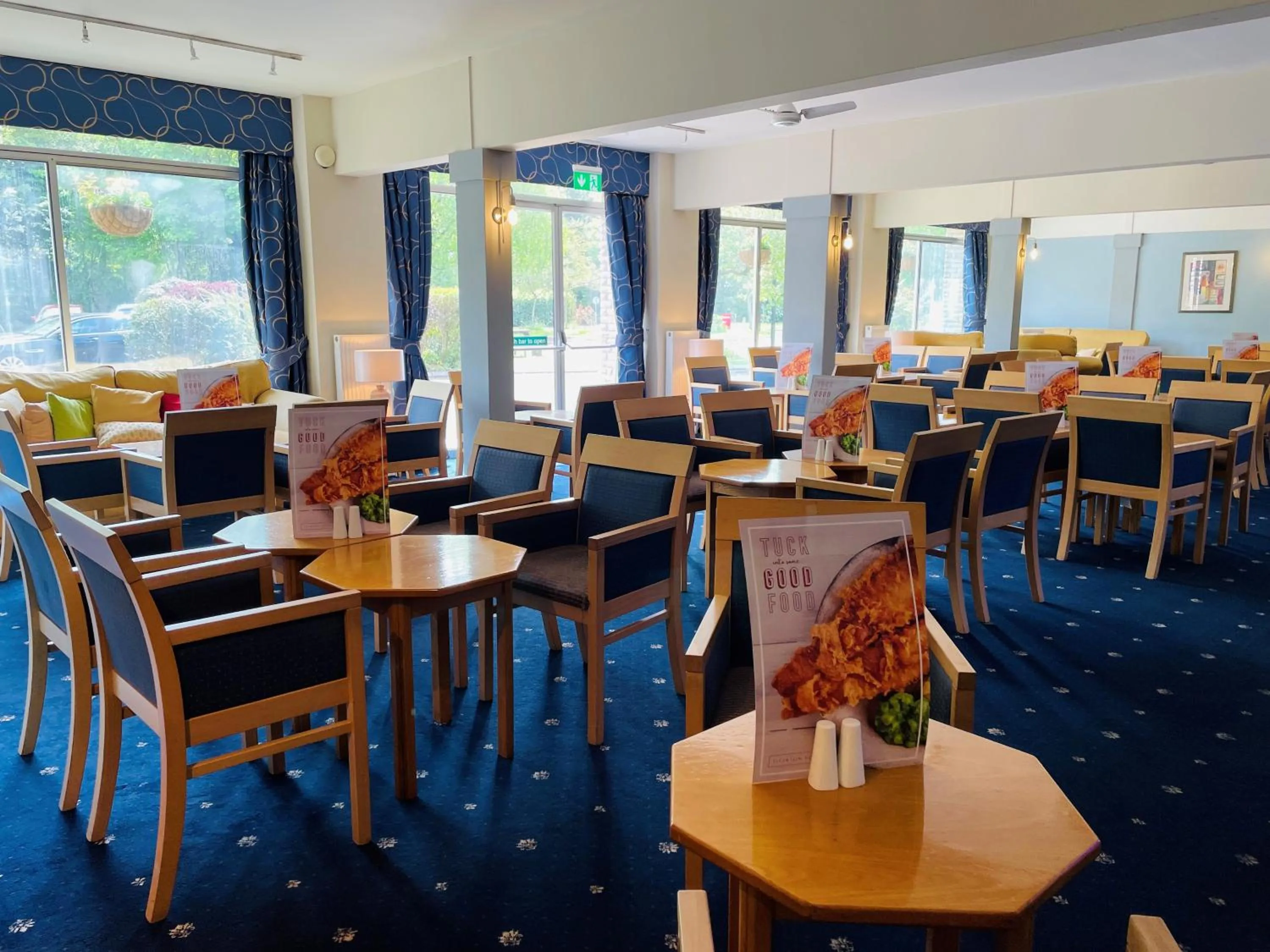 Restaurant/places to eat in Tiverton Hotel Lounge & Venue