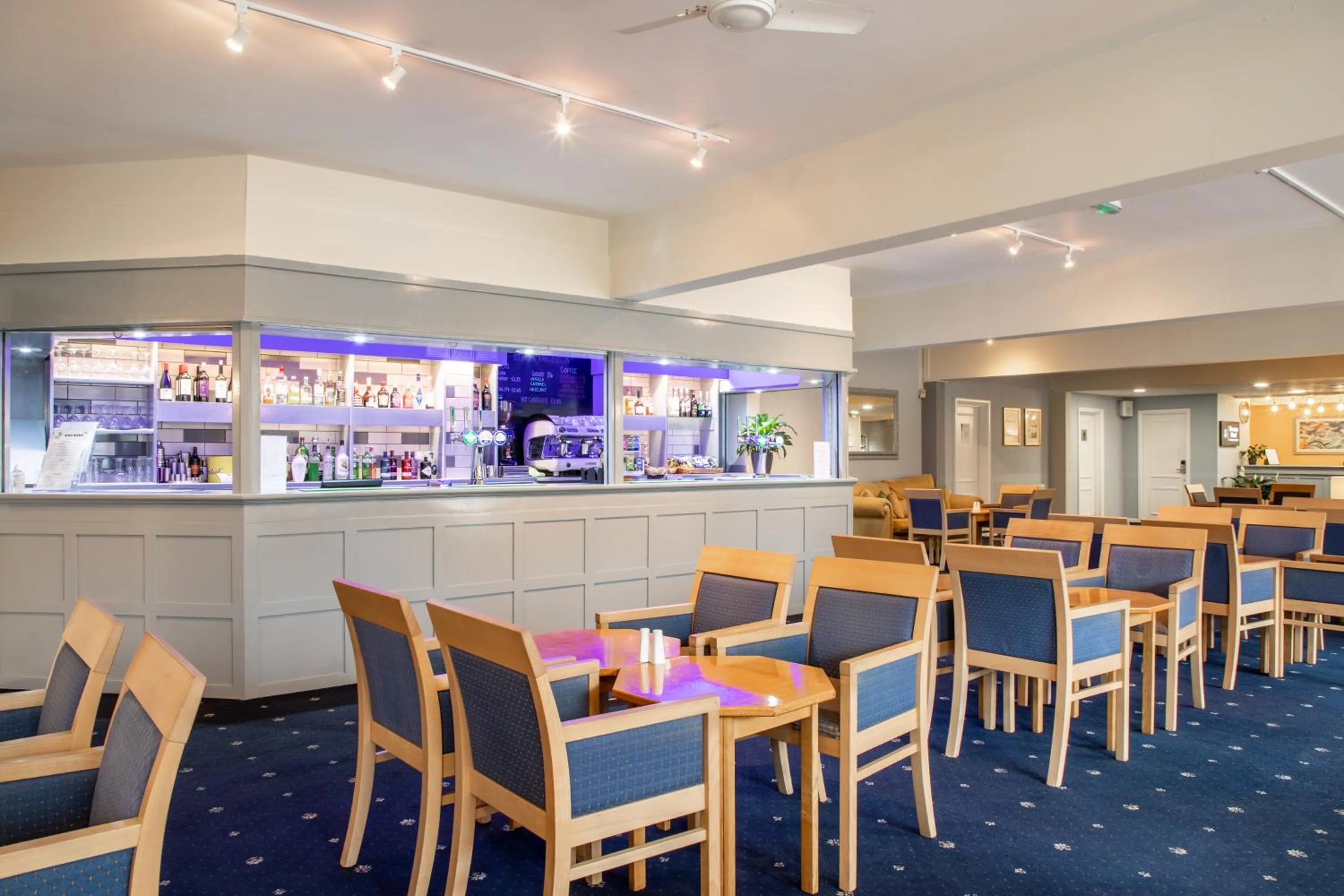 Restaurant/places to eat in Tiverton Hotel Lounge & Venue