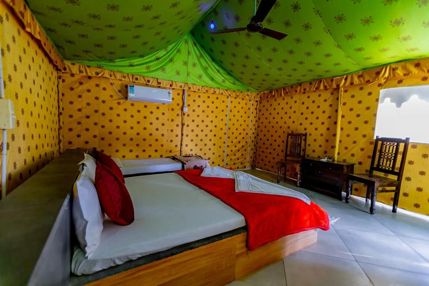 Photo of the whole room, Bed in Amber Resort