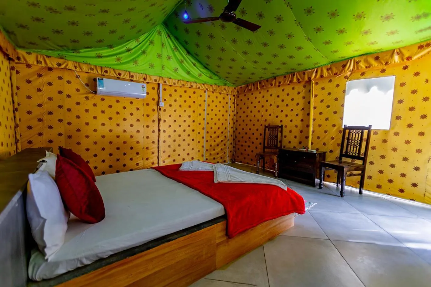 Photo of the whole room, Bed in Amber Resort