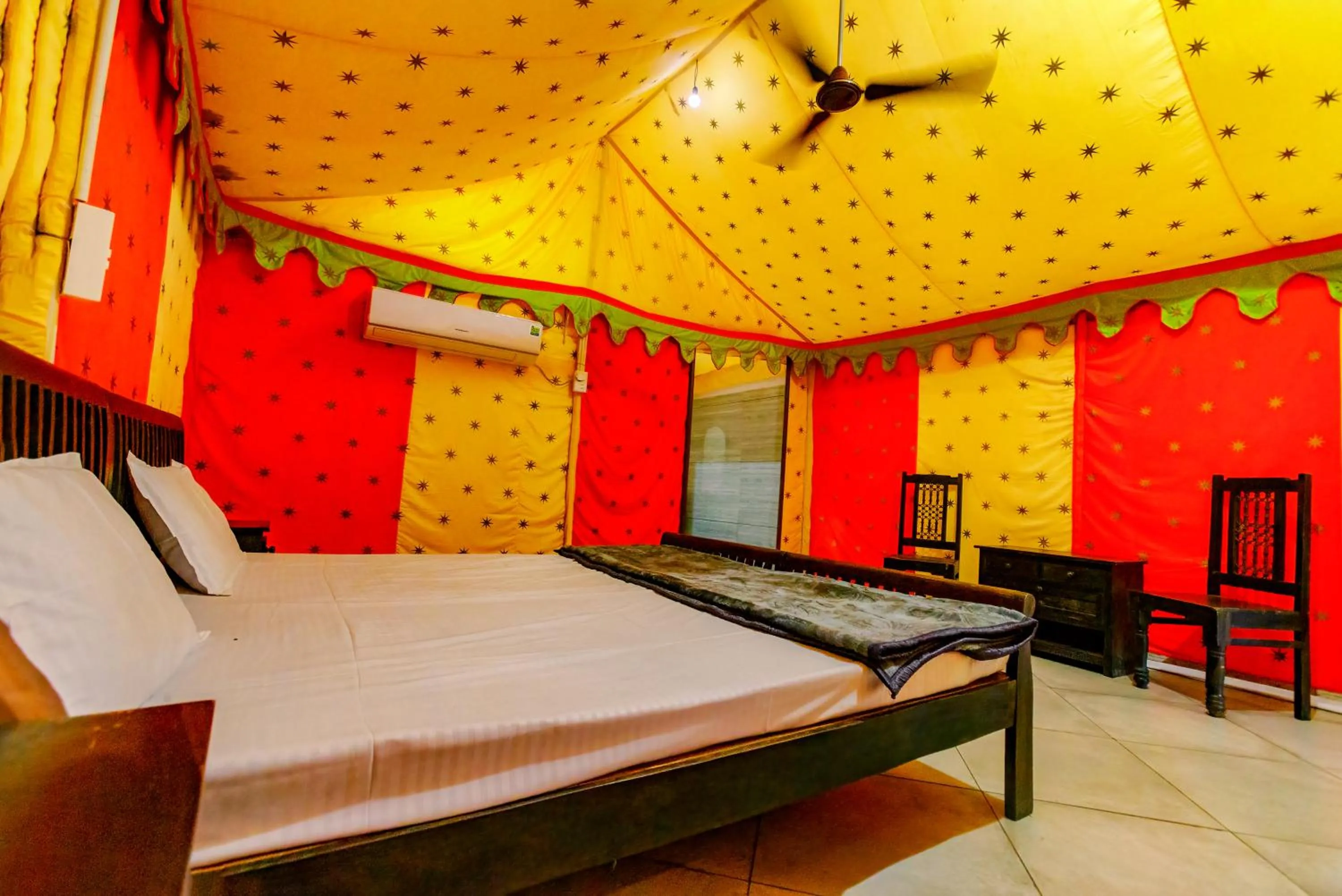 Photo of the whole room, Bed in Amber Resort