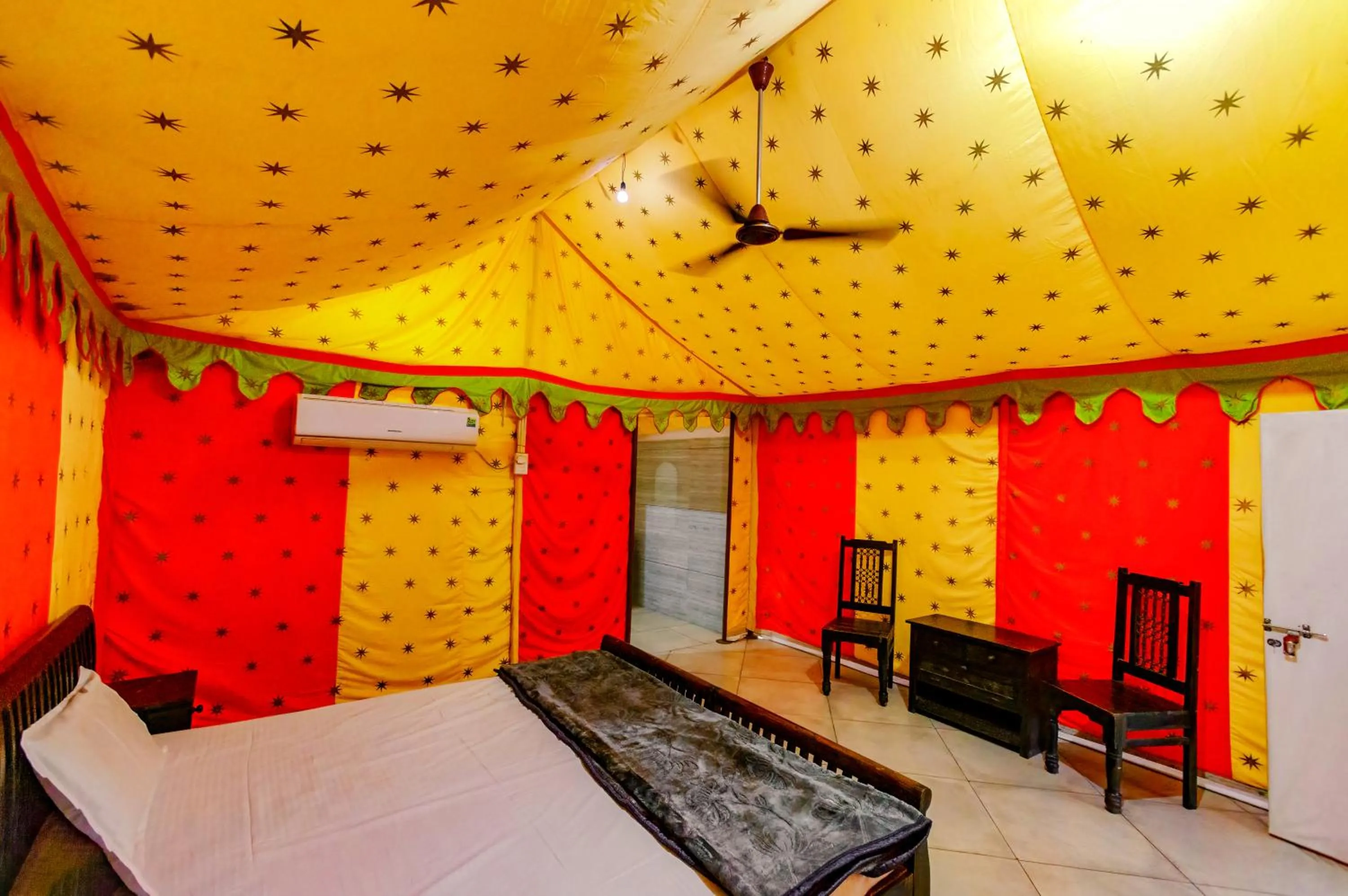 Photo of the whole room, Bed in Amber Resort