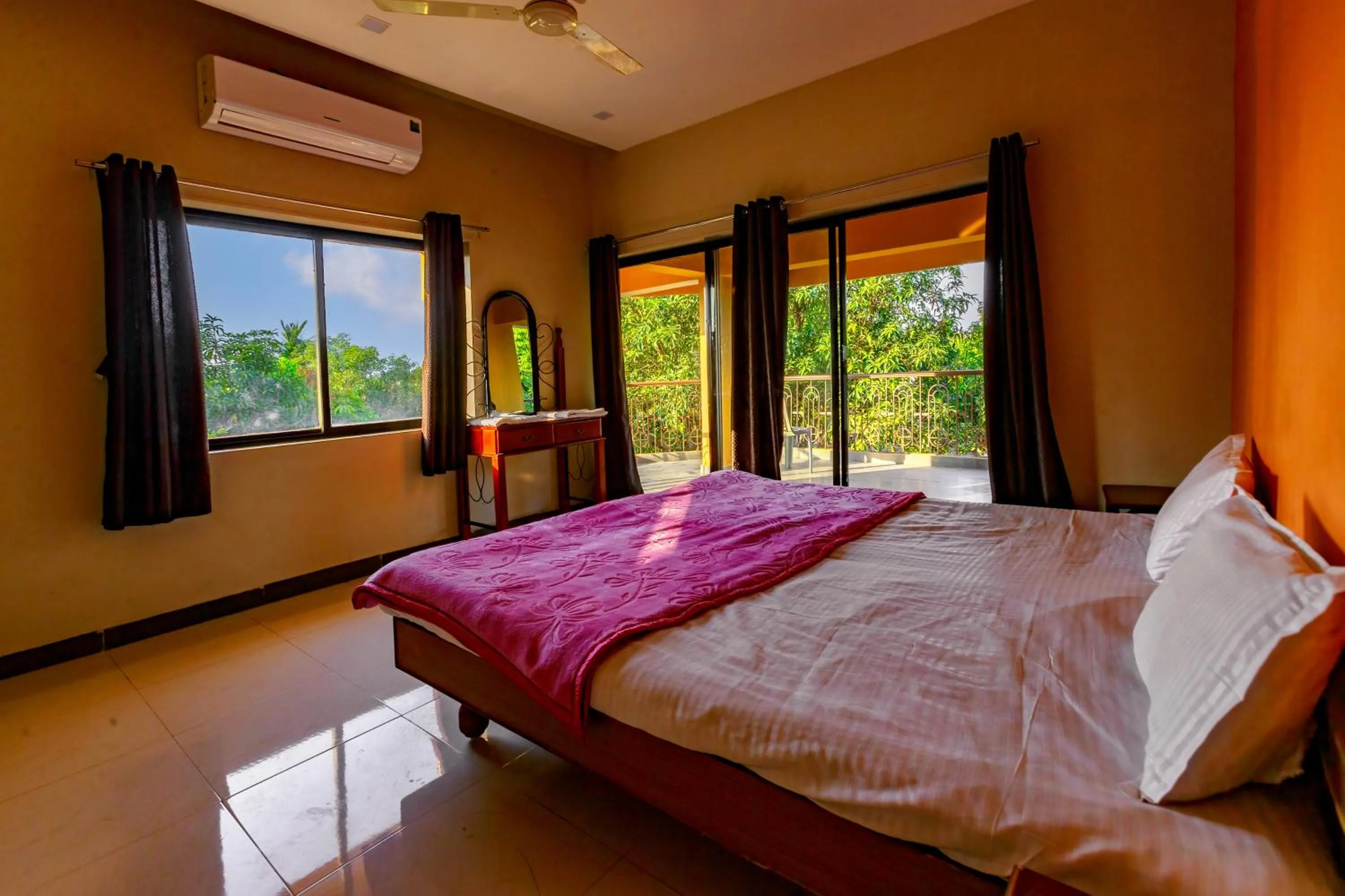 Photo of the whole room, Bed in Amber Resort