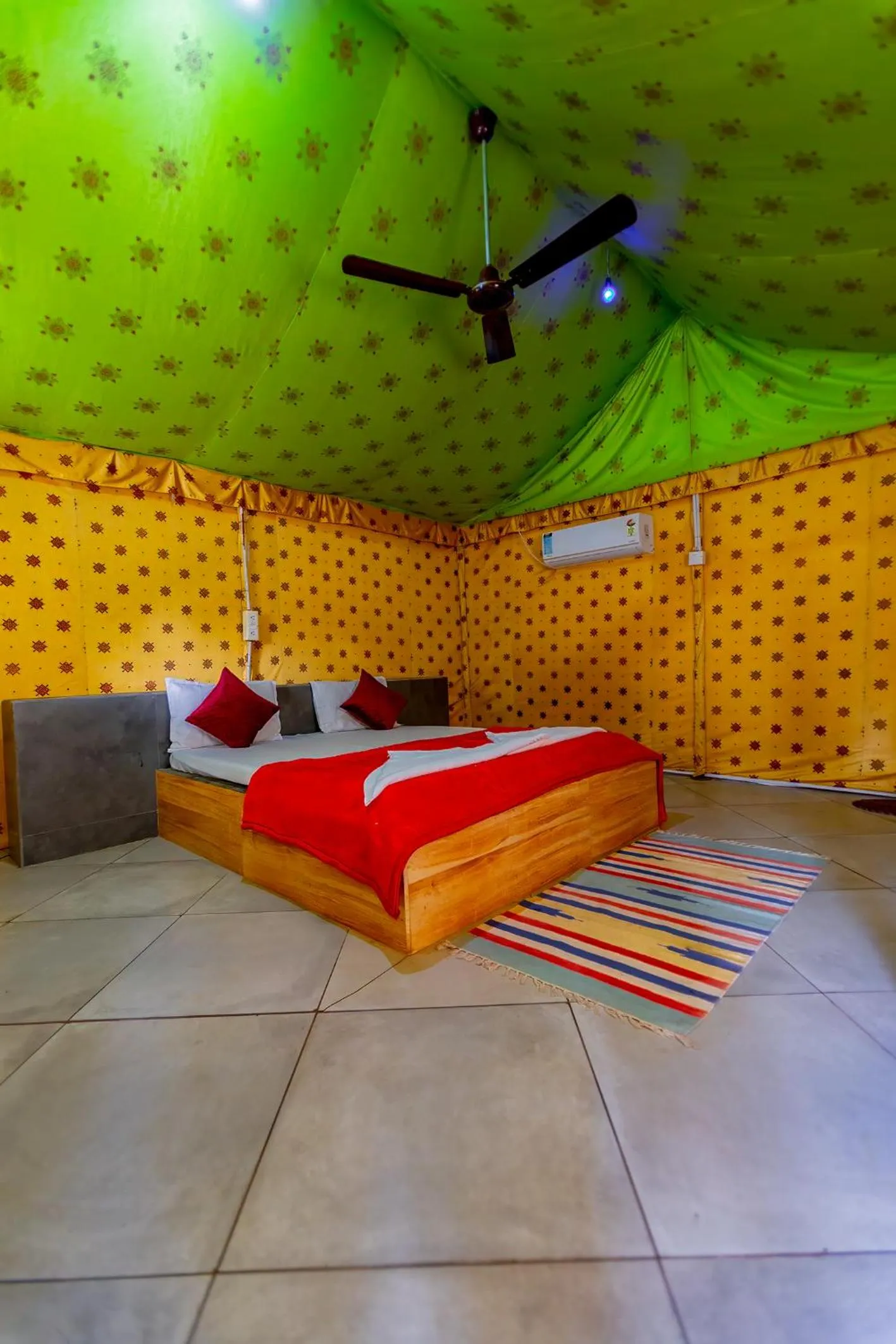 Photo of the whole room, Bed in Amber Resort