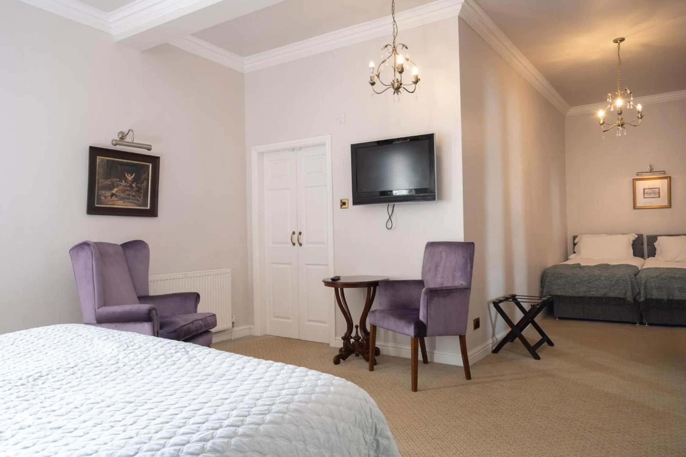 Bedroom, Bed in Waterton Park Hotel