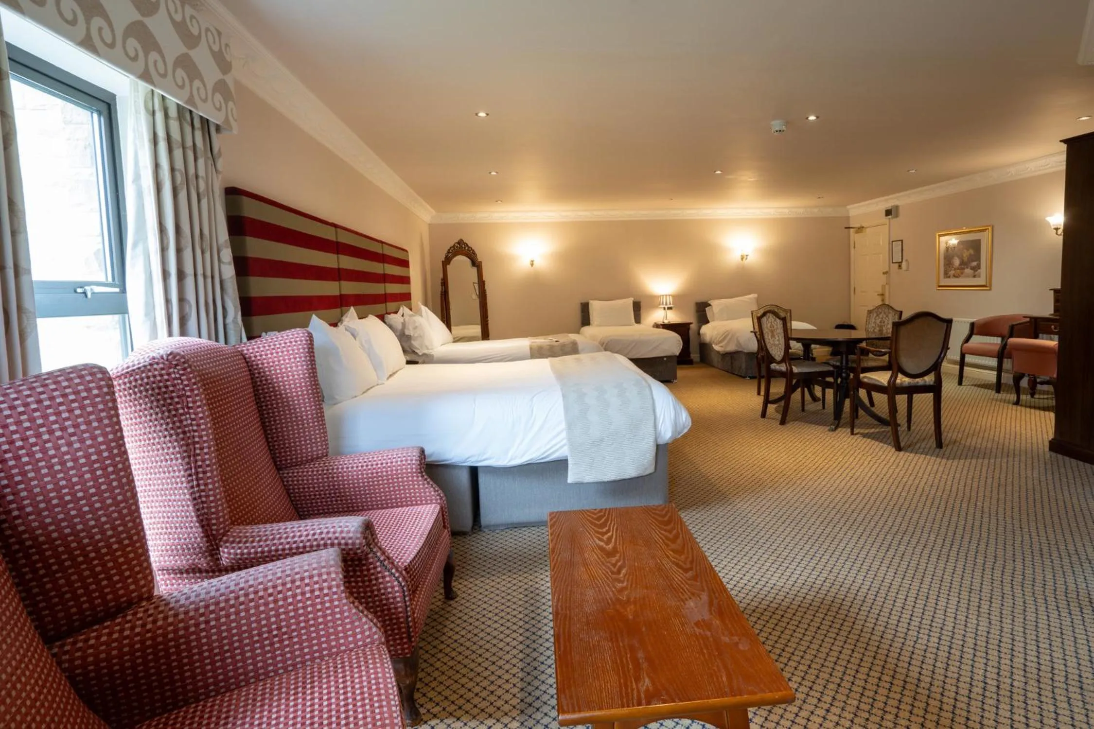 Bedroom, Bed in Waterton Park Hotel