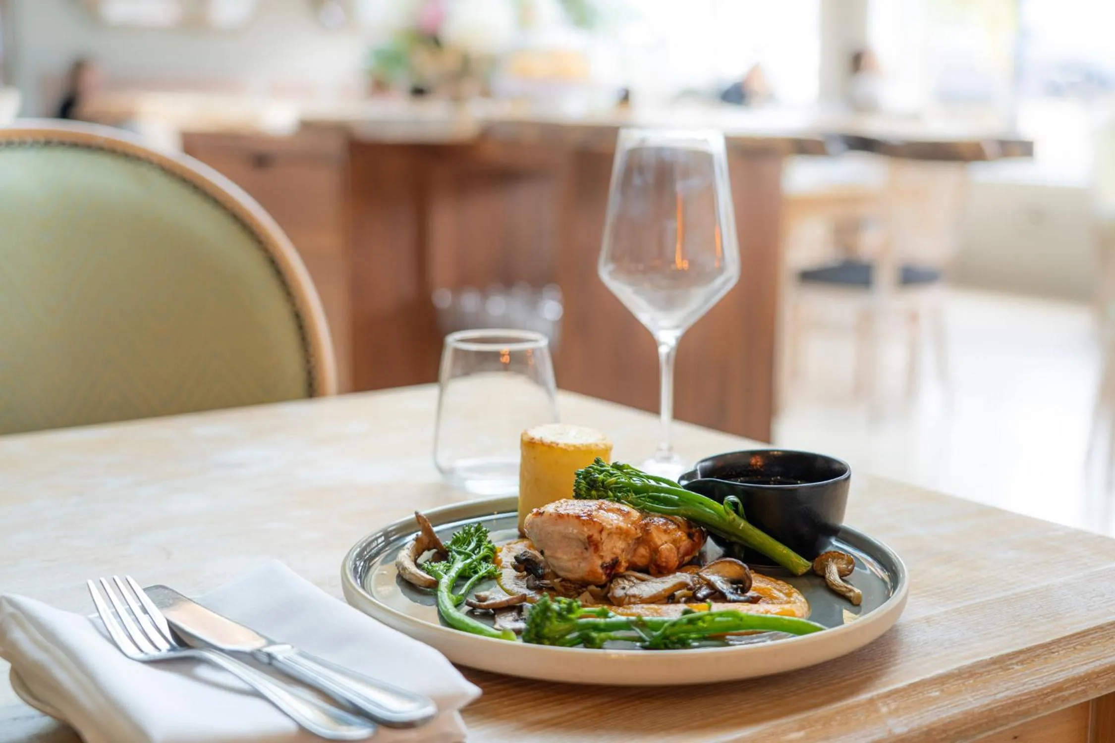 Food and drinks in Waterton Park Hotel