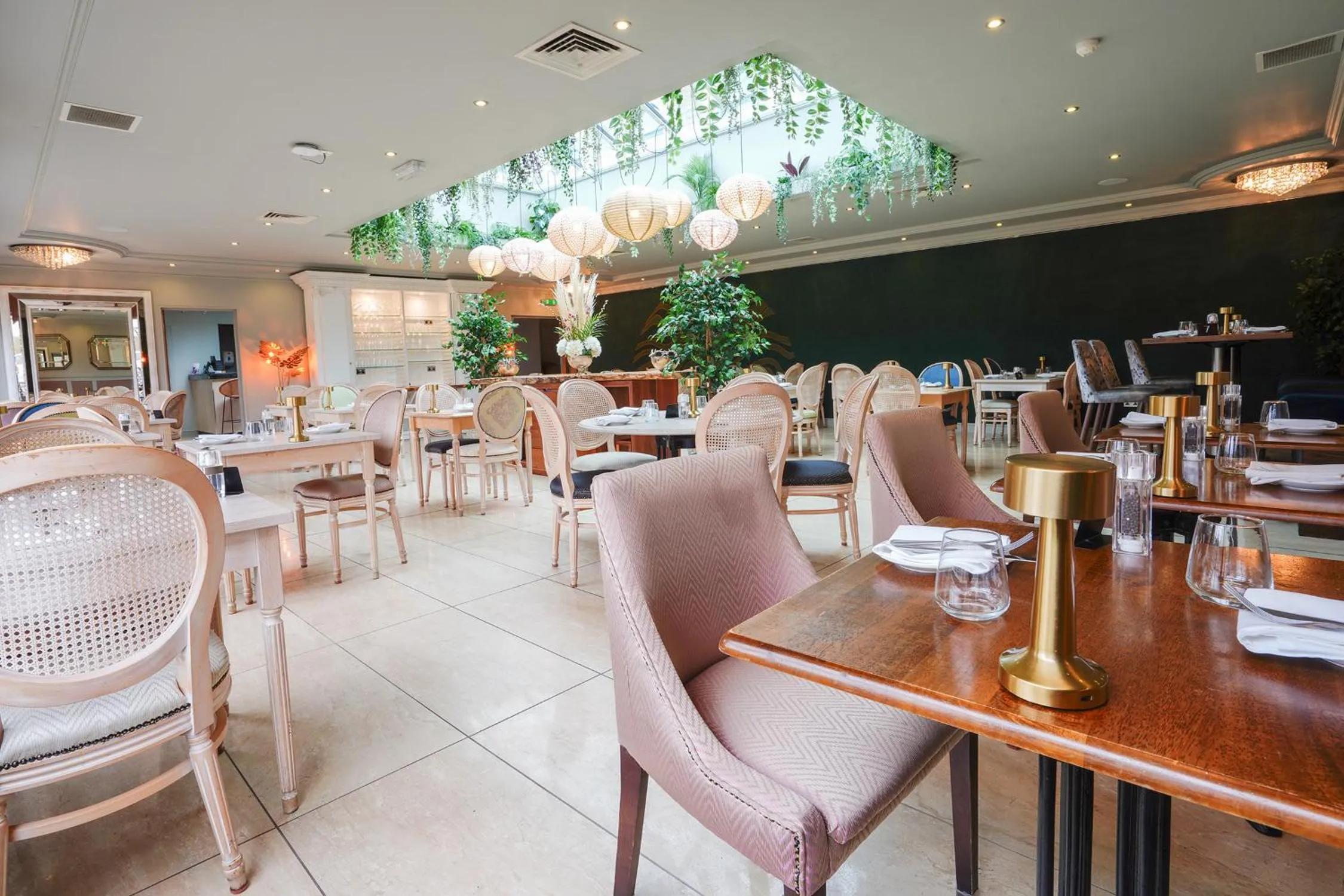 Restaurant/places to eat in Waterton Park Hotel