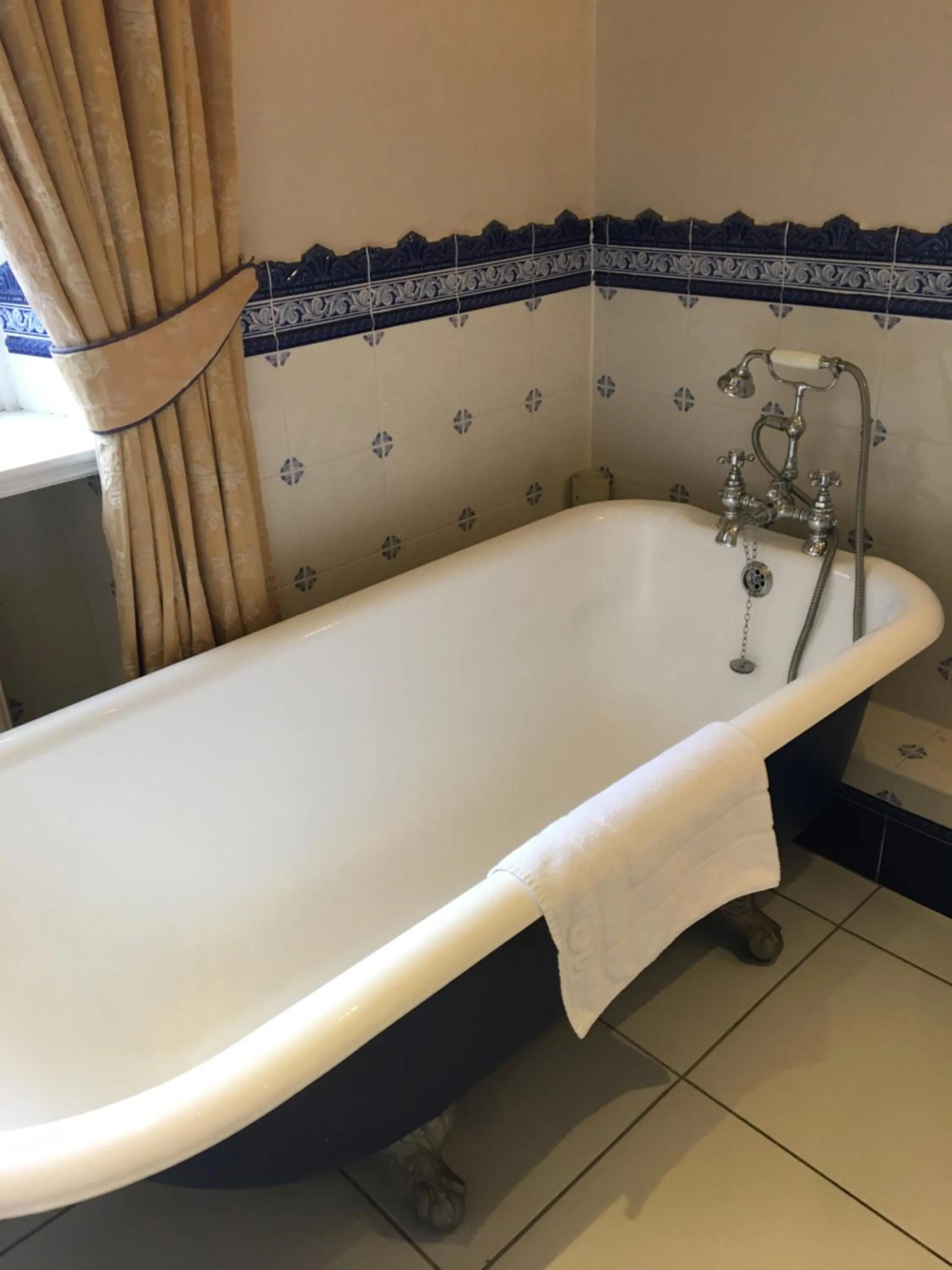 Bathroom in Waterton Park Hotel