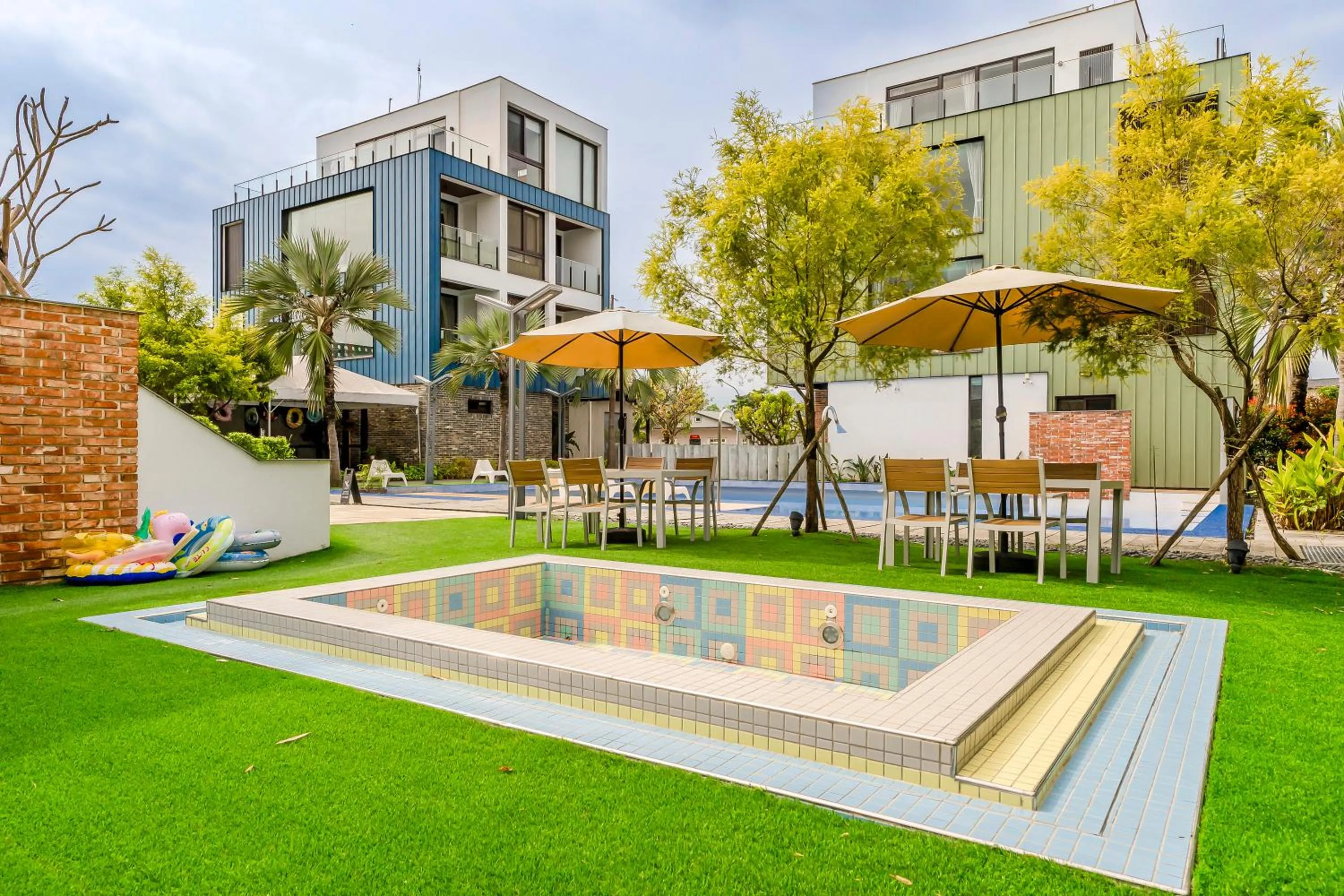 Pool view in Ning Xia Time