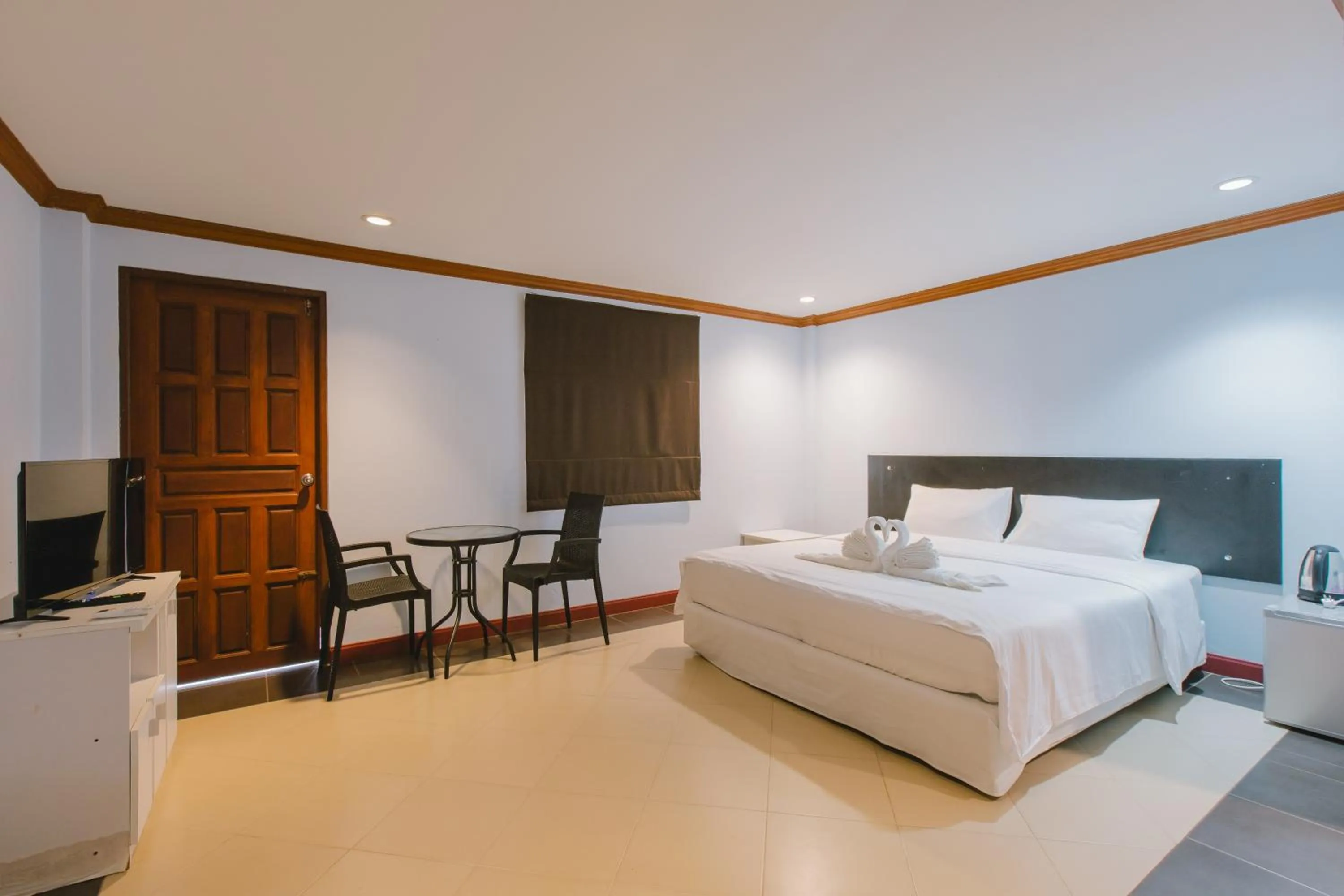 Photo of the whole room, Bed in Sunstar Palace Patong