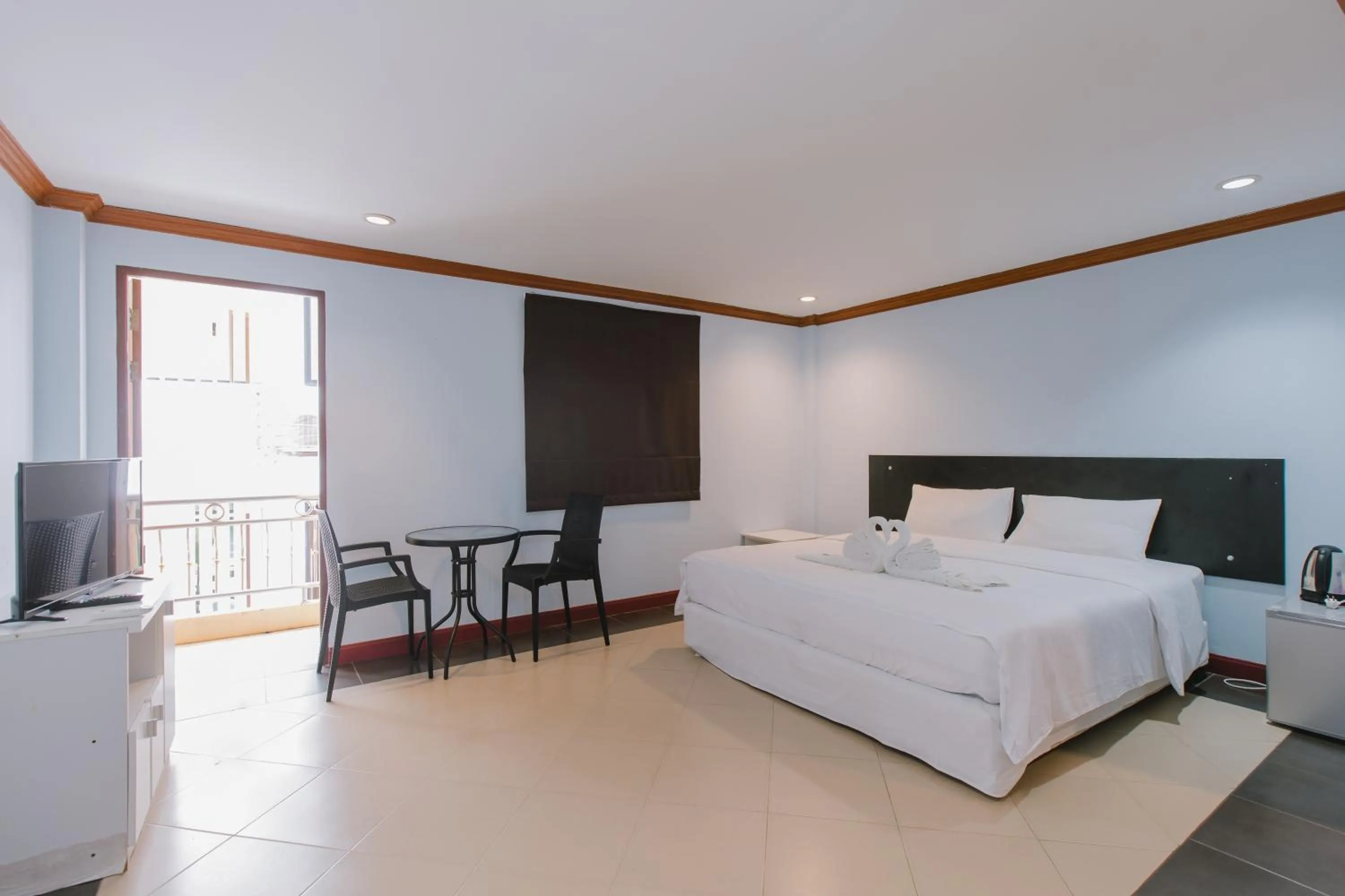 Photo of the whole room, Bed in Sunstar Palace Patong