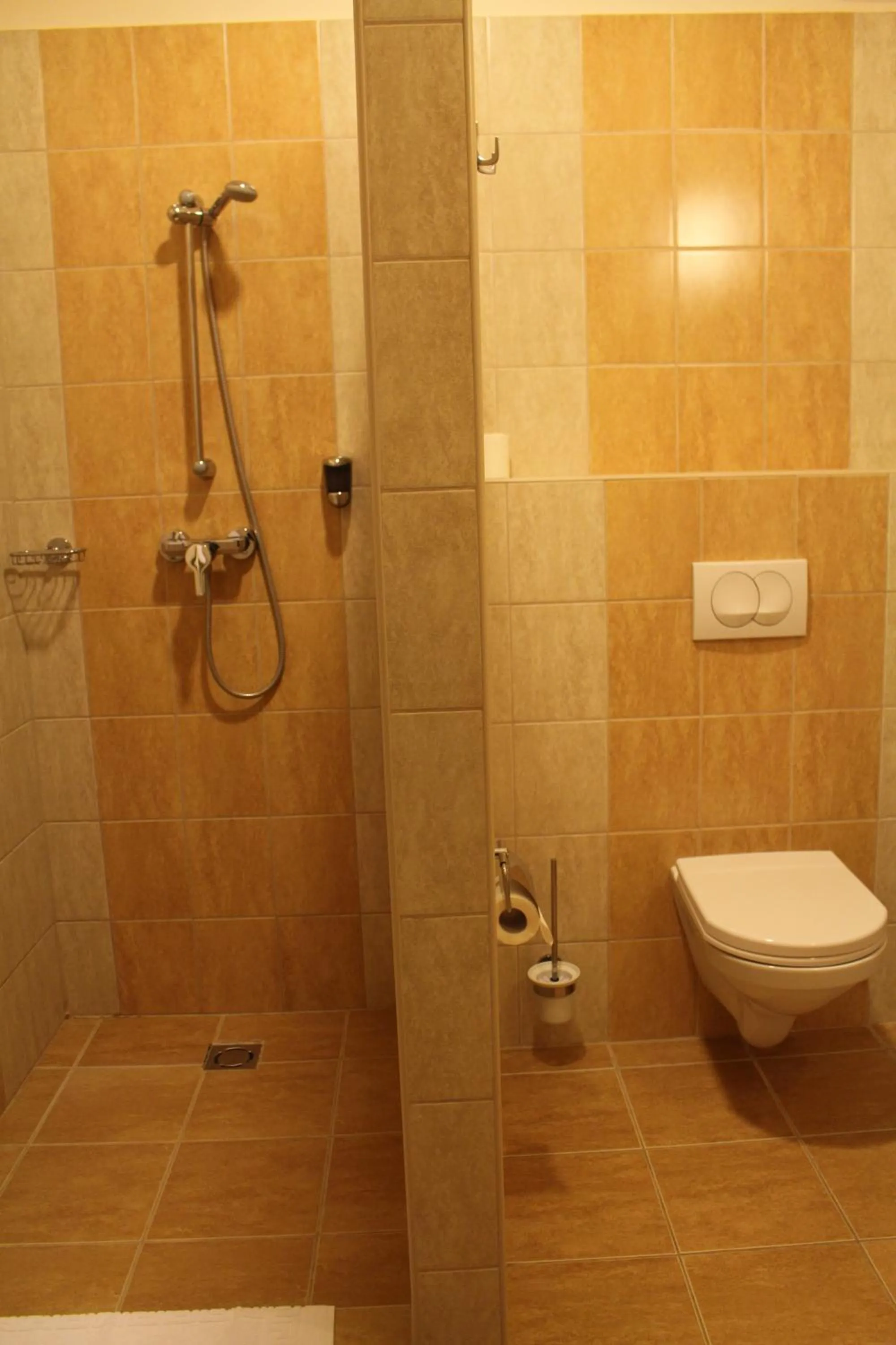 Shower in Tokajvár Hotel