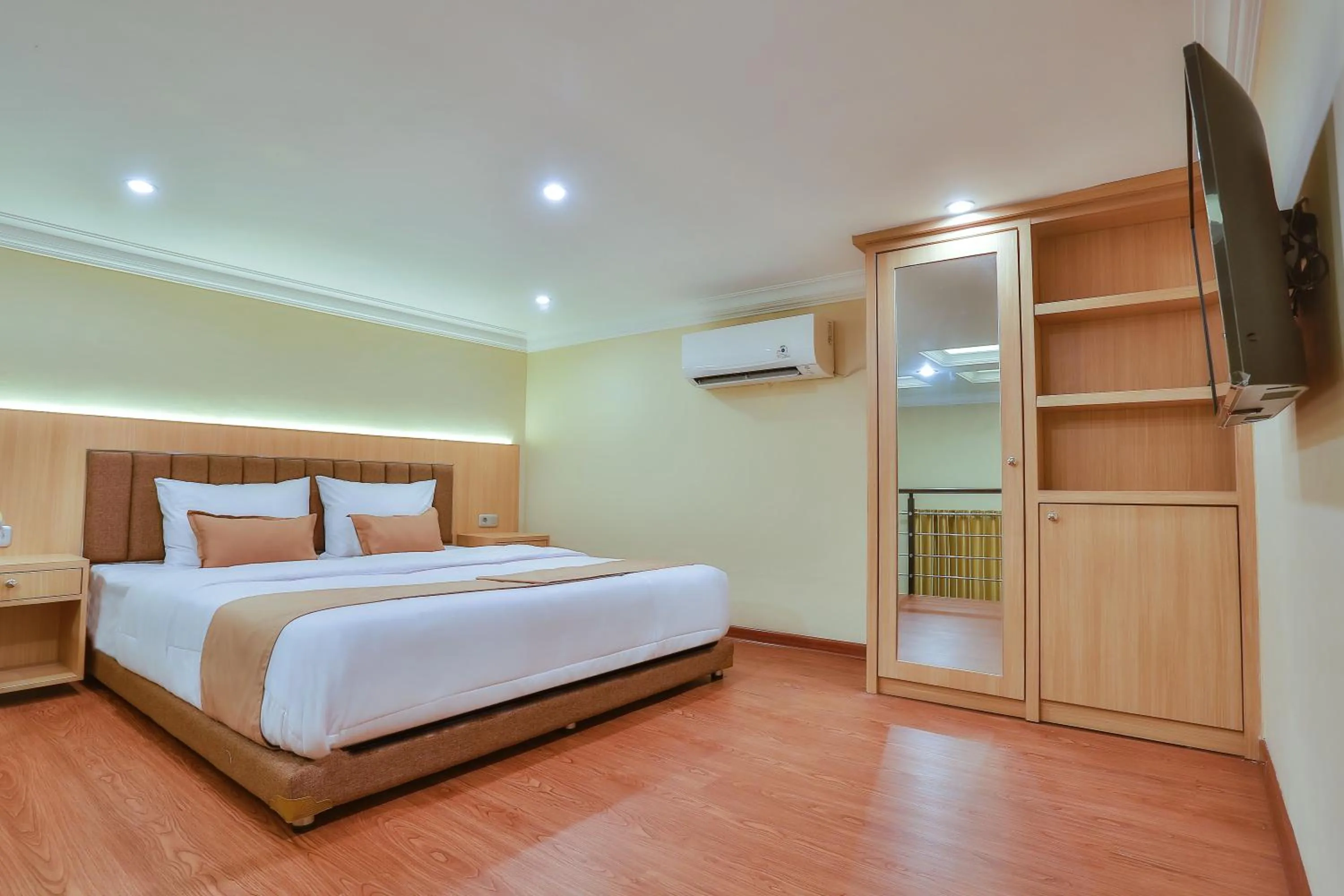 Bed in The Horizontal Hotel Pacitan