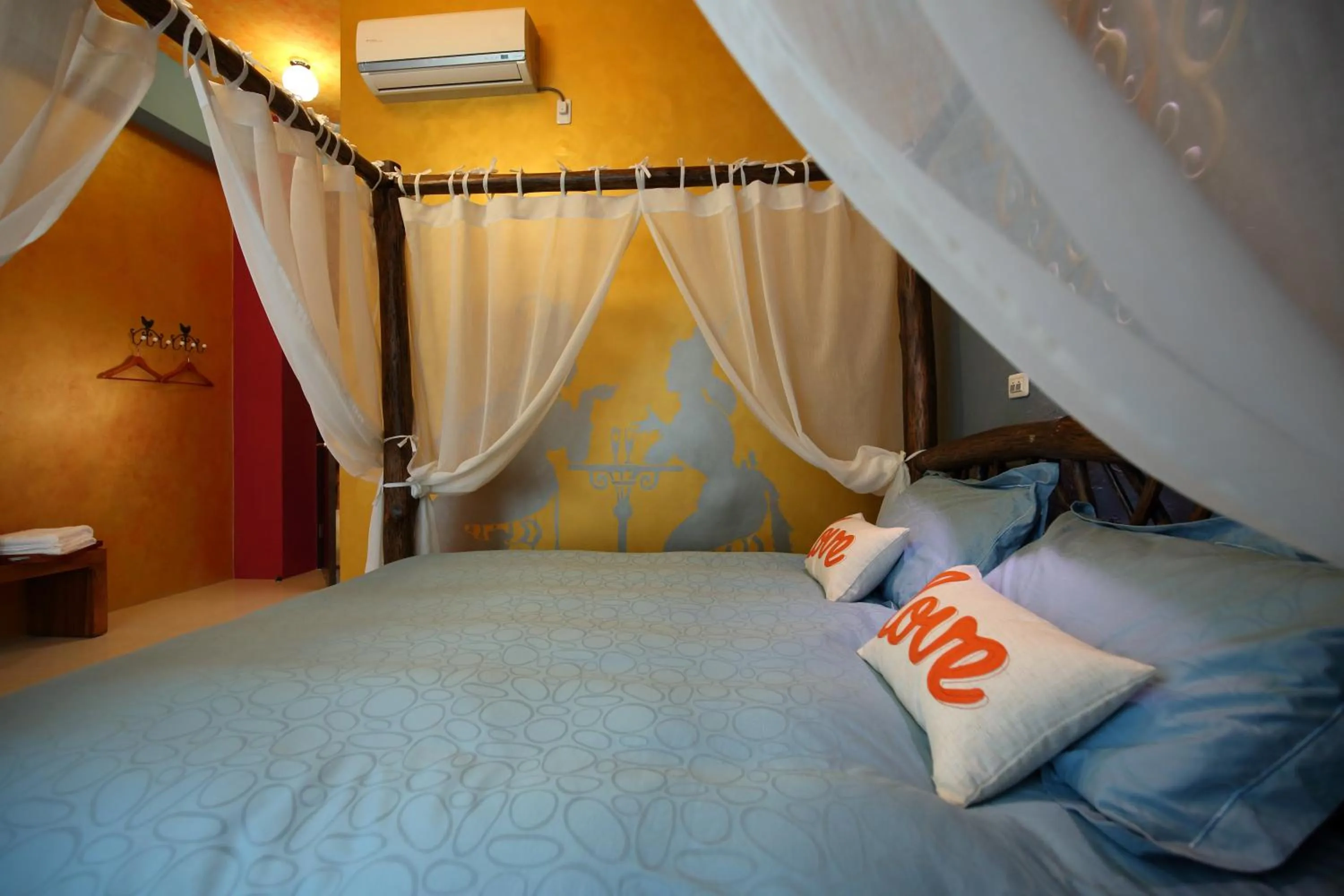 bunk bed, Bed in Sweet Heart B&B