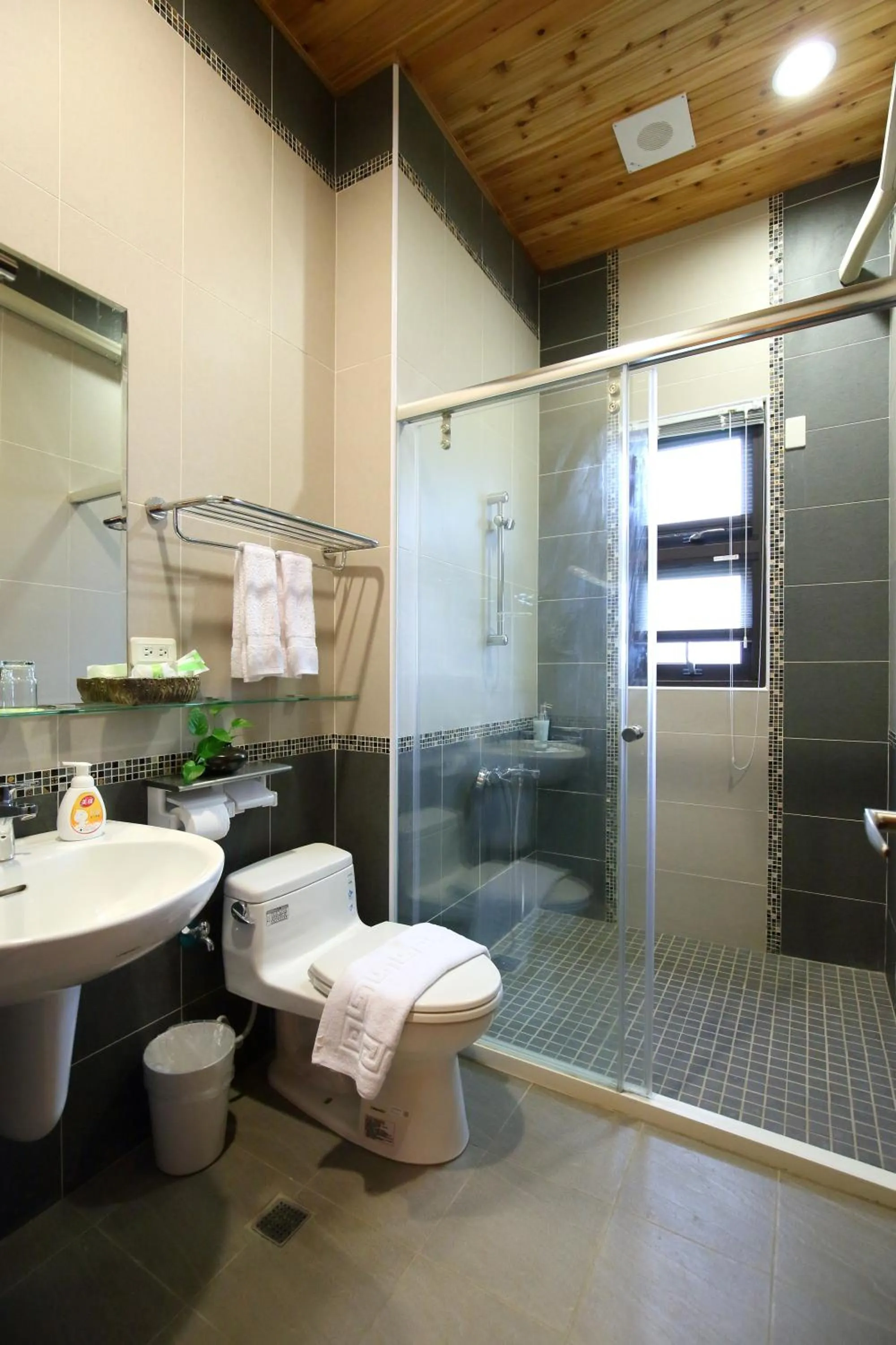 Shower in Sweet Heart B&B